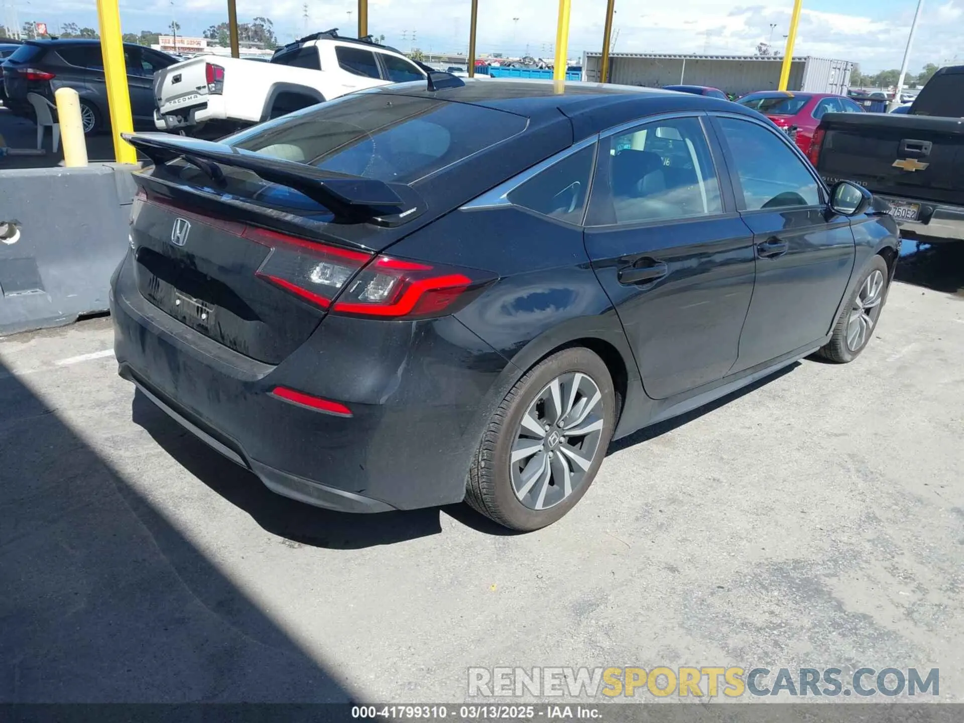 4 Photograph of a damaged car 19XFL1H72PE015514 HONDA CIVIC 2023