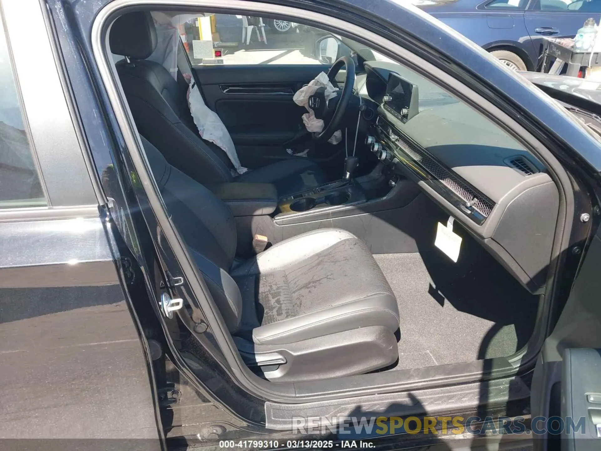 5 Photograph of a damaged car 19XFL1H72PE015514 HONDA CIVIC 2023