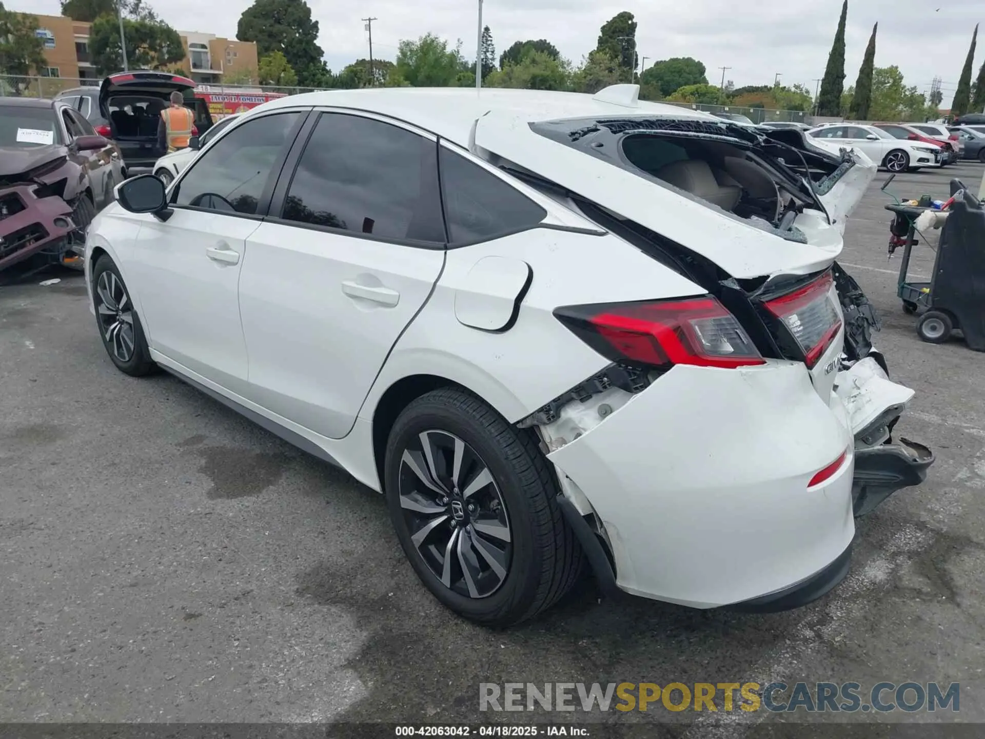 3 Photograph of a damaged car 19XFL1H74PE000657 HONDA CIVIC 2023