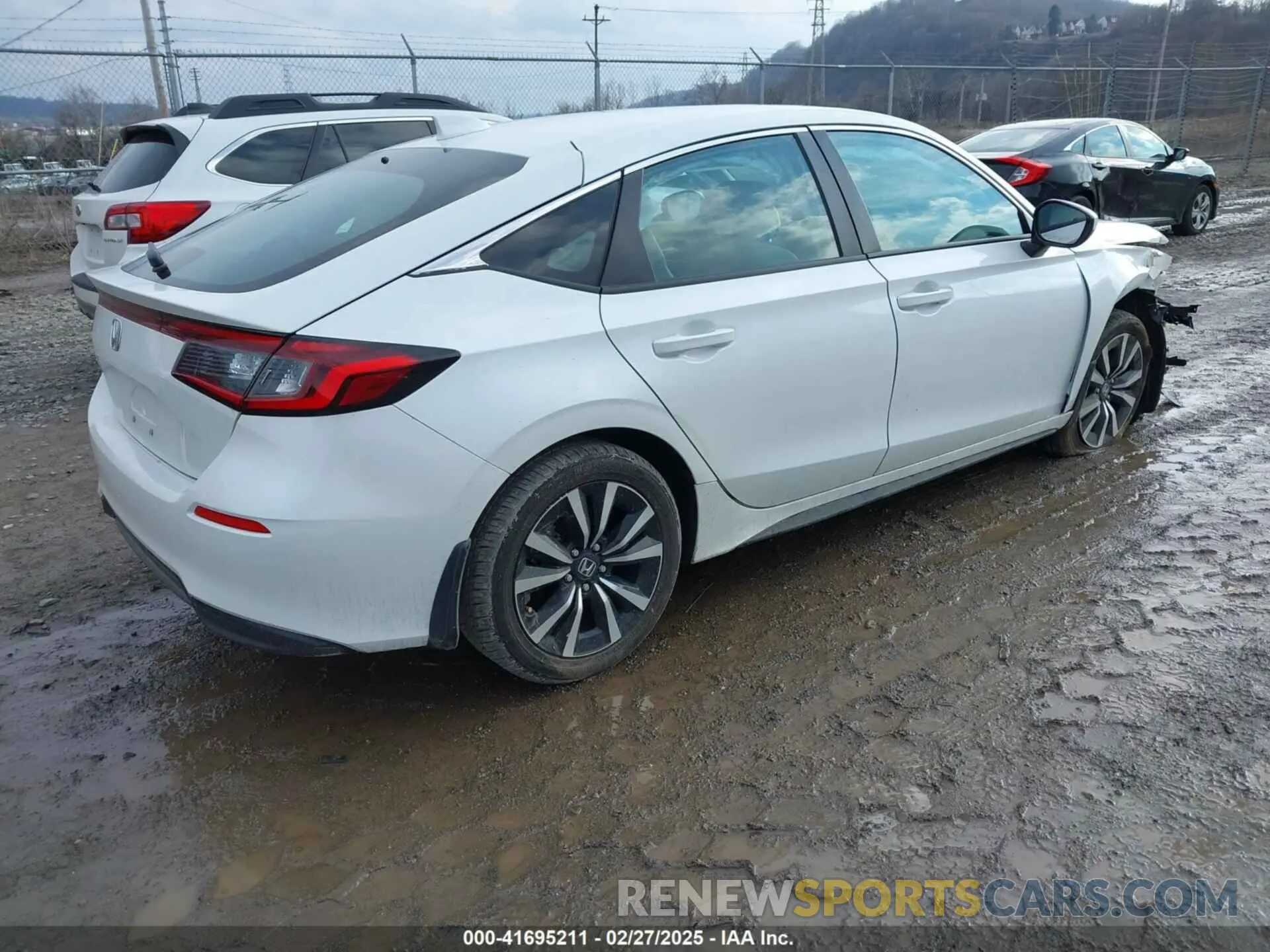 4 Photograph of a damaged car 19XFL1H75PE002224 HONDA CIVIC 2023