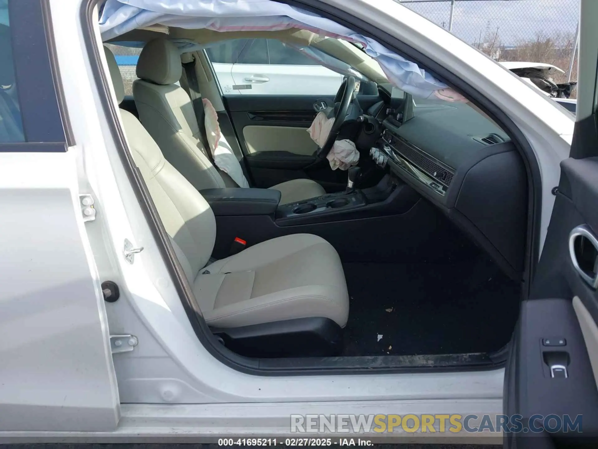 5 Photograph of a damaged car 19XFL1H75PE002224 HONDA CIVIC 2023