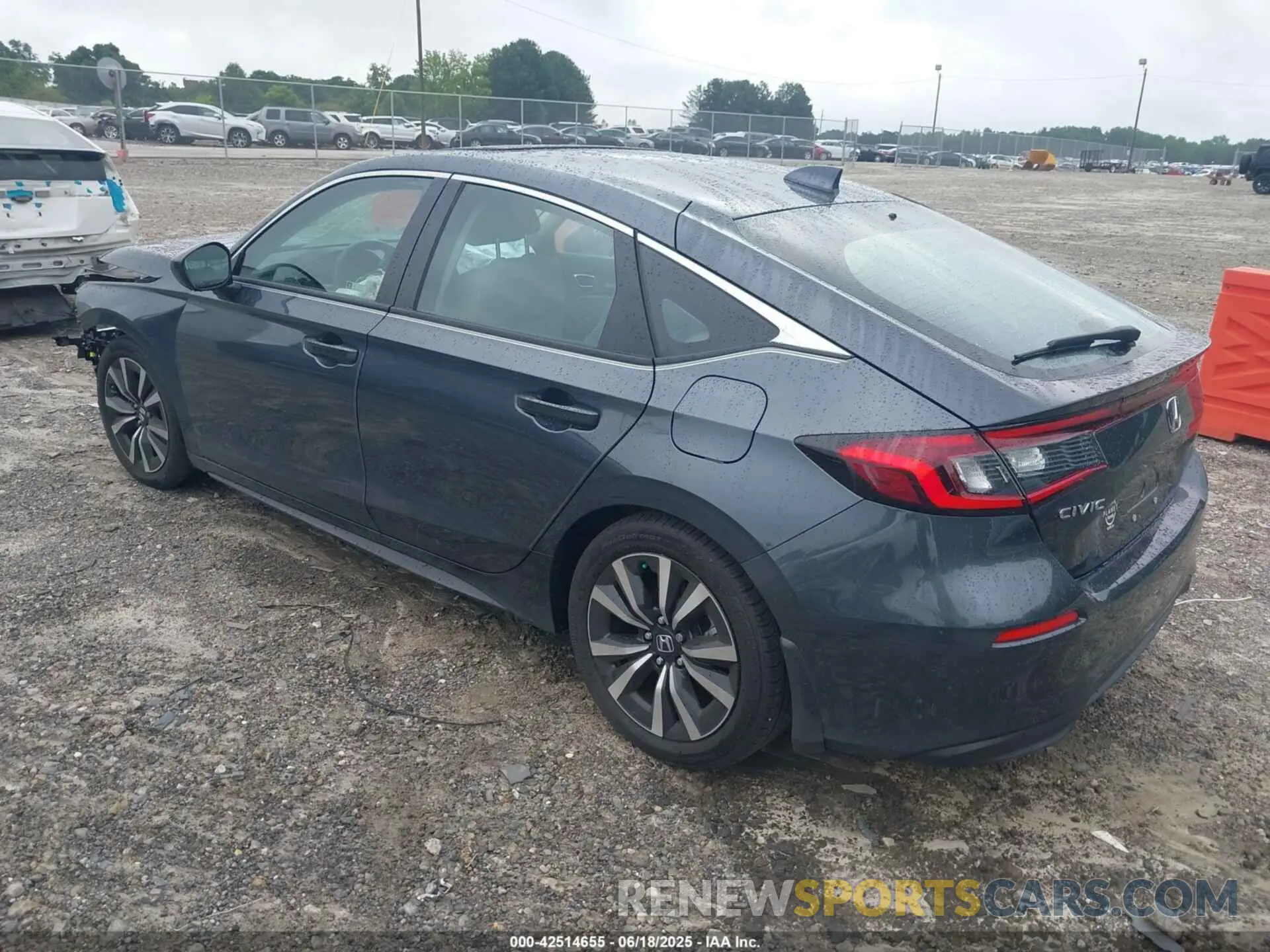 3 Photograph of a damaged car 19XFL1H76PE003334 HONDA CIVIC 2023