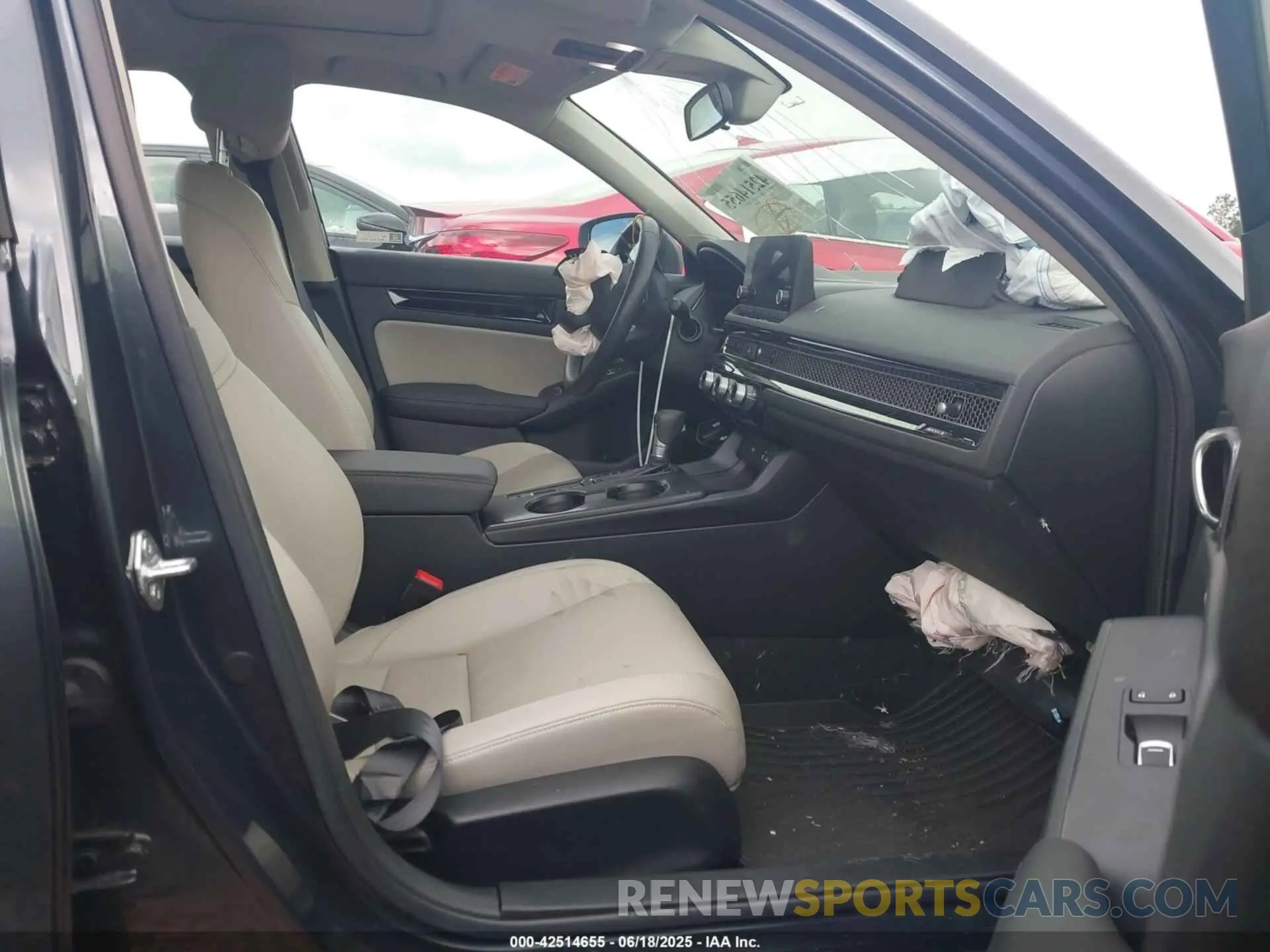 5 Photograph of a damaged car 19XFL1H76PE003334 HONDA CIVIC 2023