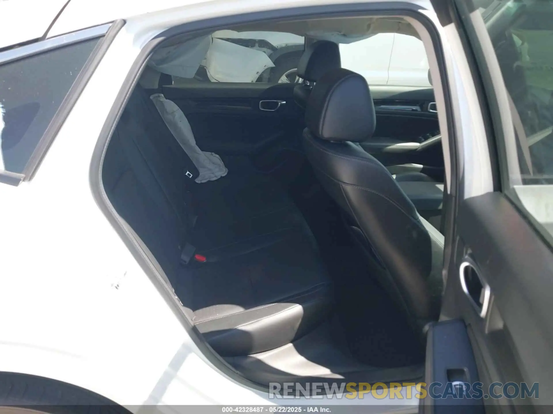 8 Photograph of a damaged car 19XFL1H76PE003575 HONDA CIVIC 2023