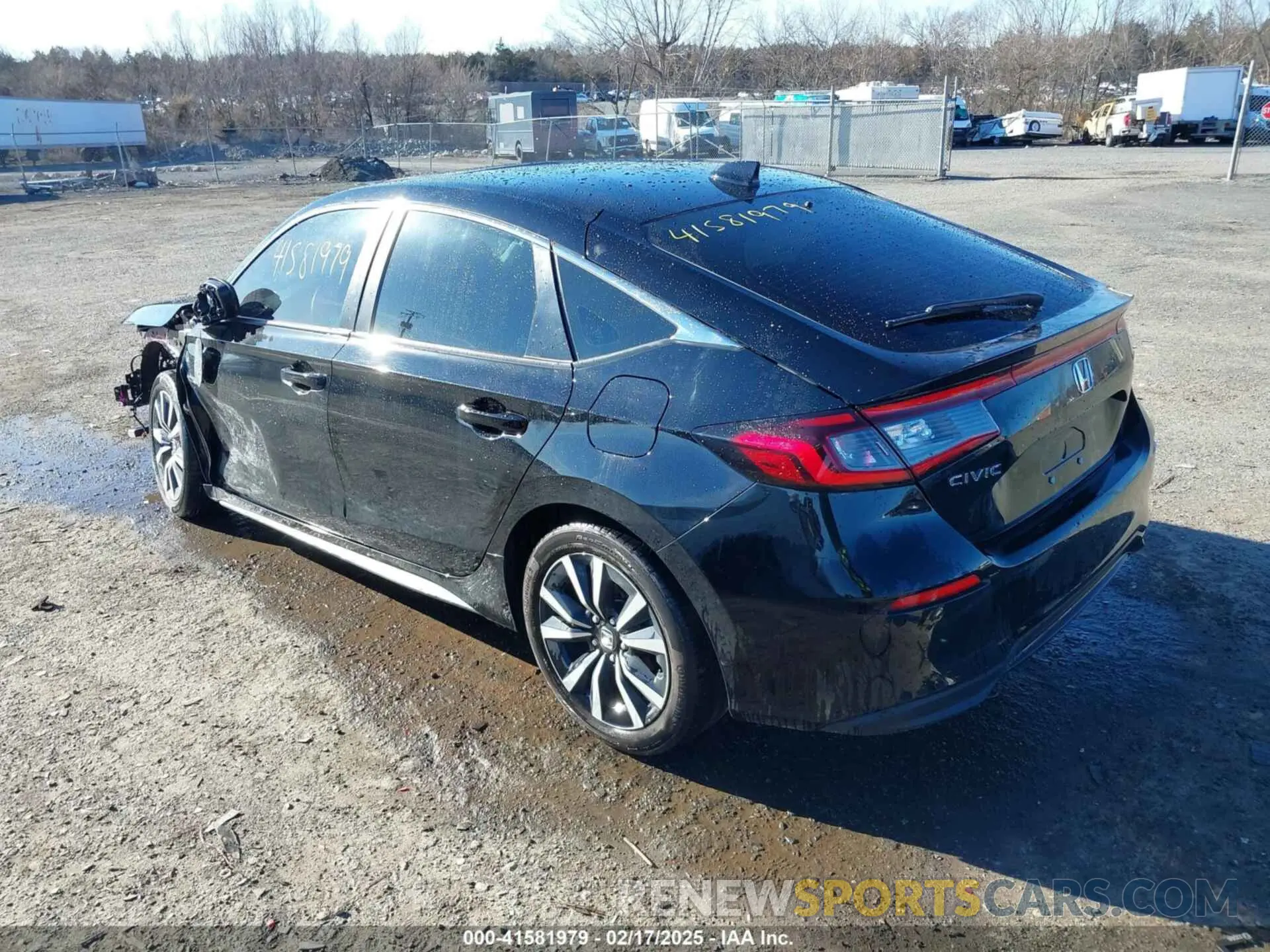 3 Photograph of a damaged car 19XFL1H78PE007403 HONDA CIVIC 2023