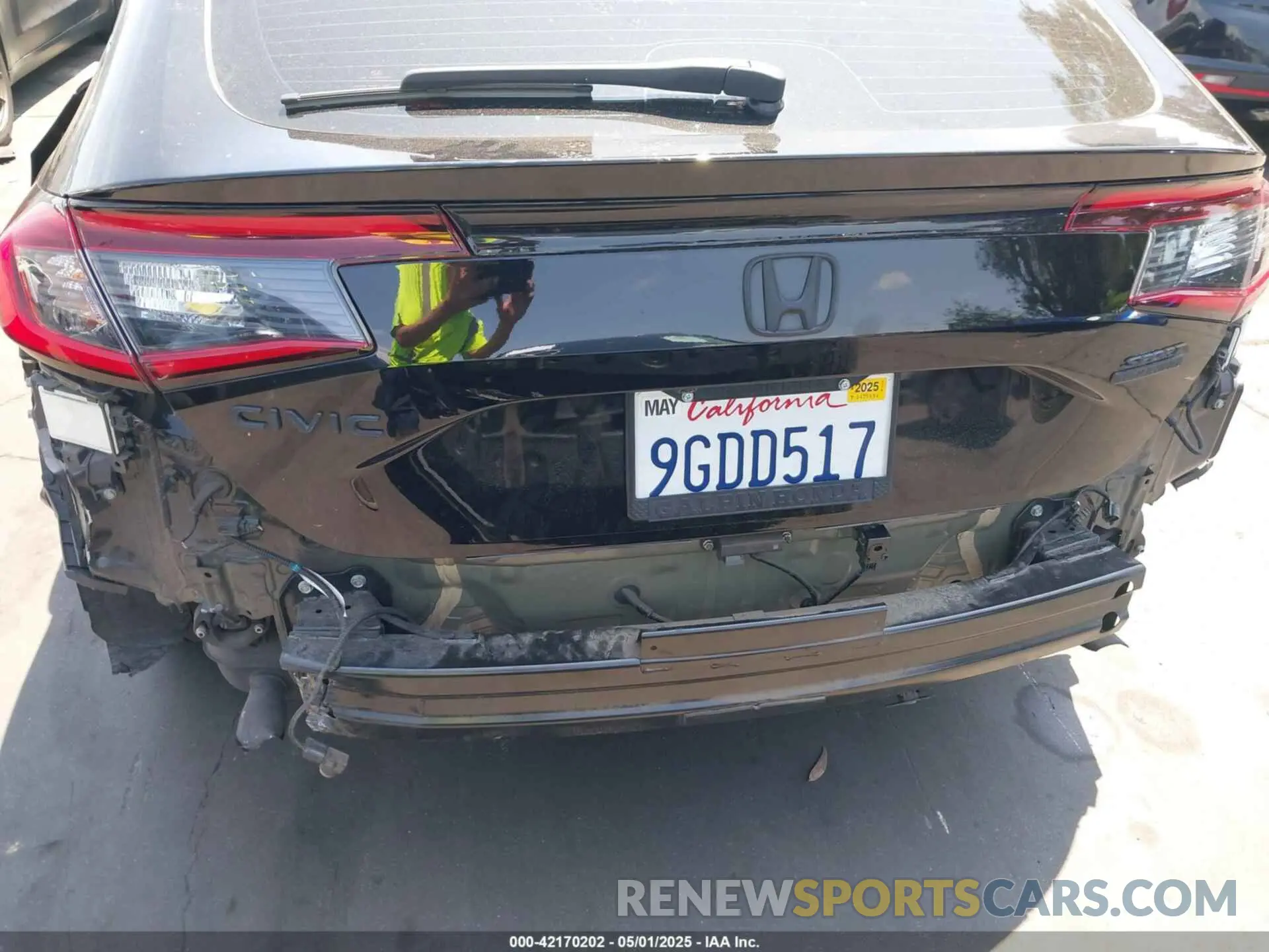 6 Photograph of a damaged car 19XFL1H80PE009154 HONDA CIVIC 2023