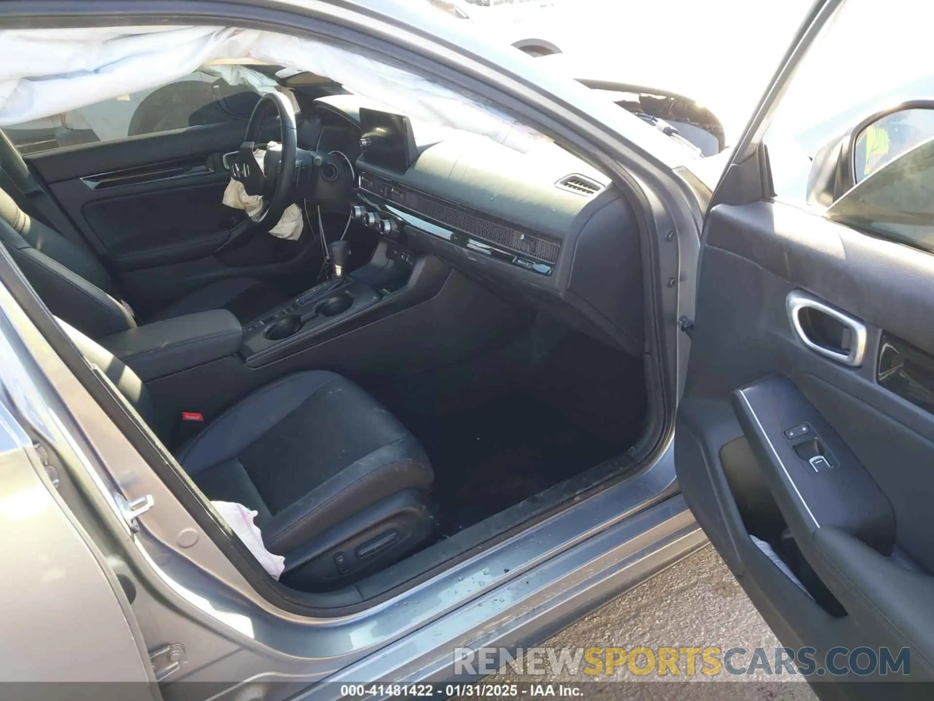 5 Photograph of a damaged car 19XFL1H82PE013707 HONDA CIVIC 2023