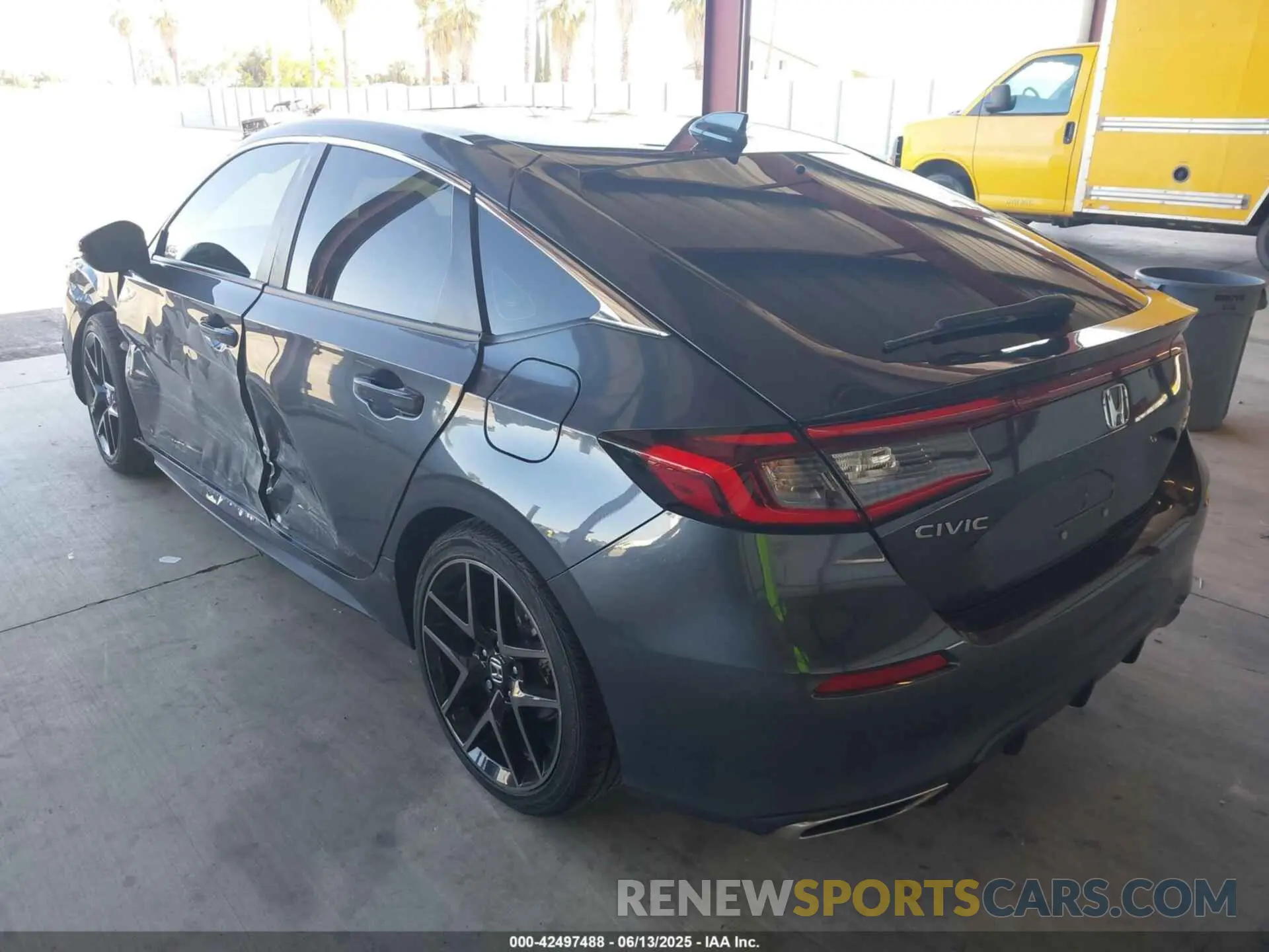 3 Photograph of a damaged car 19XFL1H83PE006877 HONDA CIVIC 2023