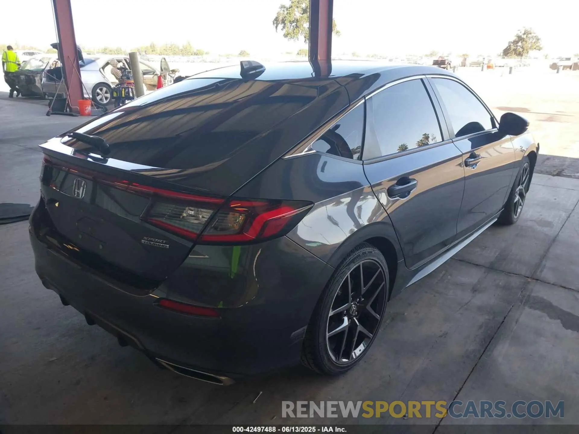 4 Photograph of a damaged car 19XFL1H83PE006877 HONDA CIVIC 2023
