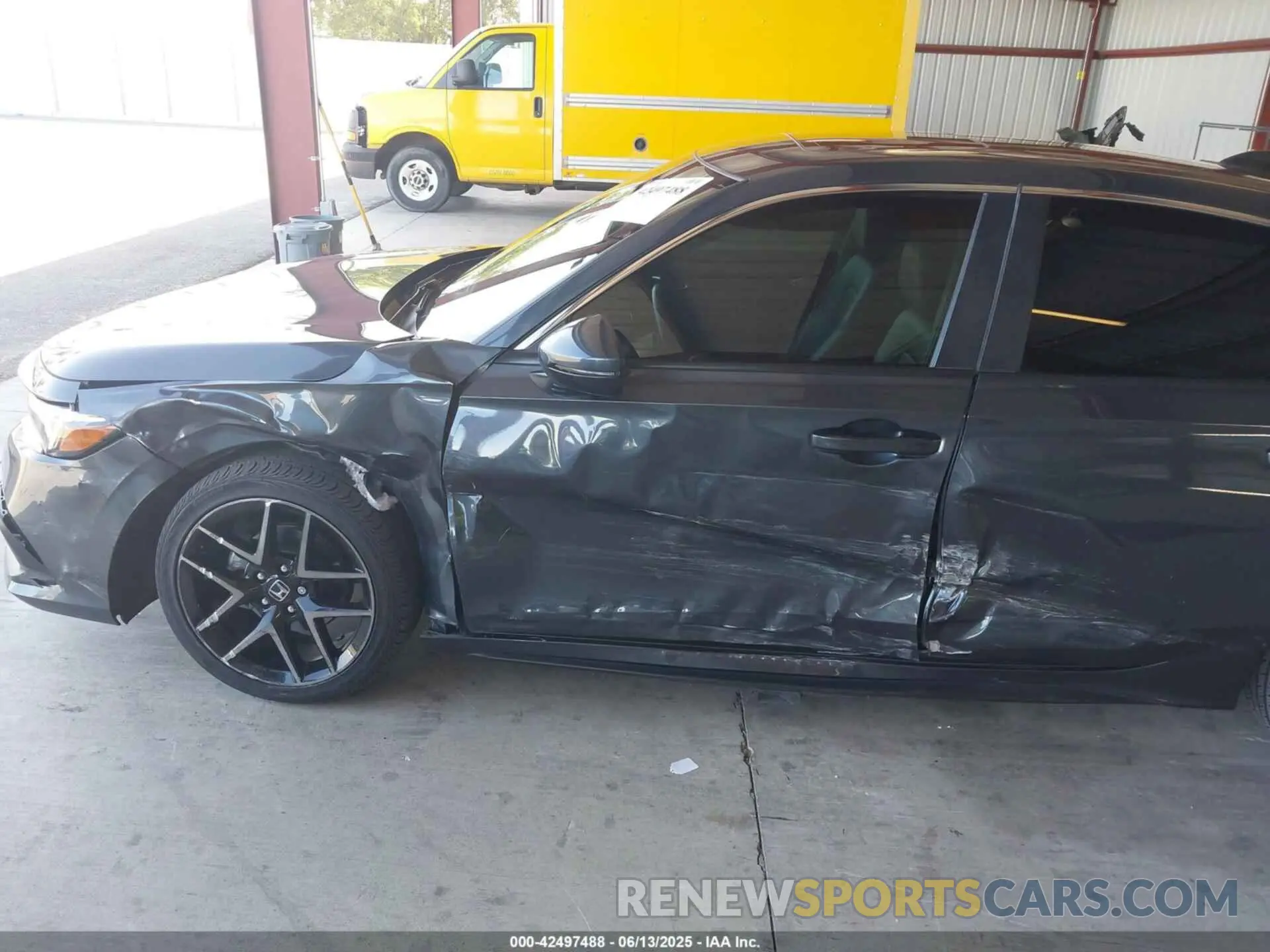 6 Photograph of a damaged car 19XFL1H83PE006877 HONDA CIVIC 2023