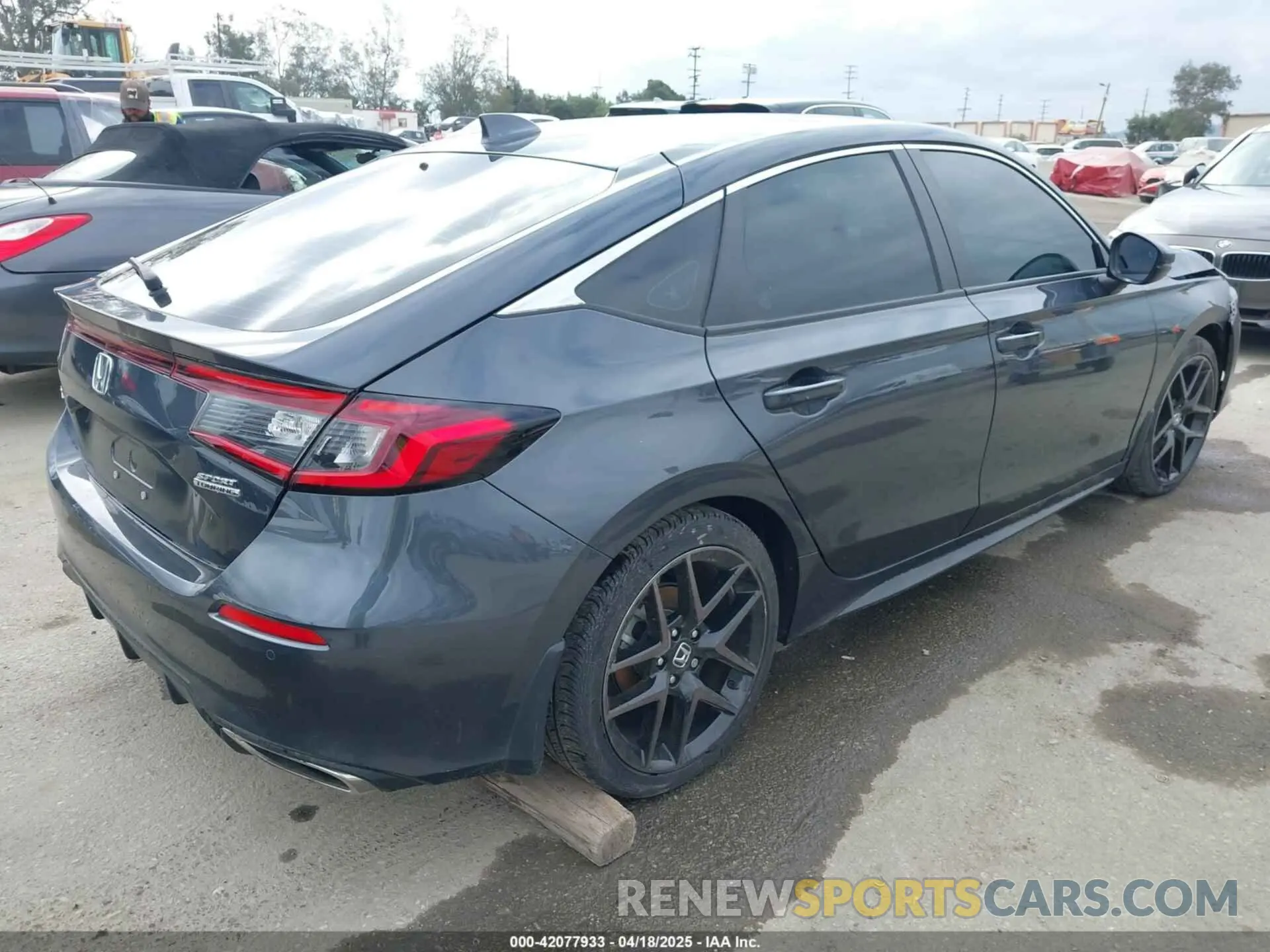 4 Photograph of a damaged car 19XFL1H85PE009618 HONDA CIVIC 2023