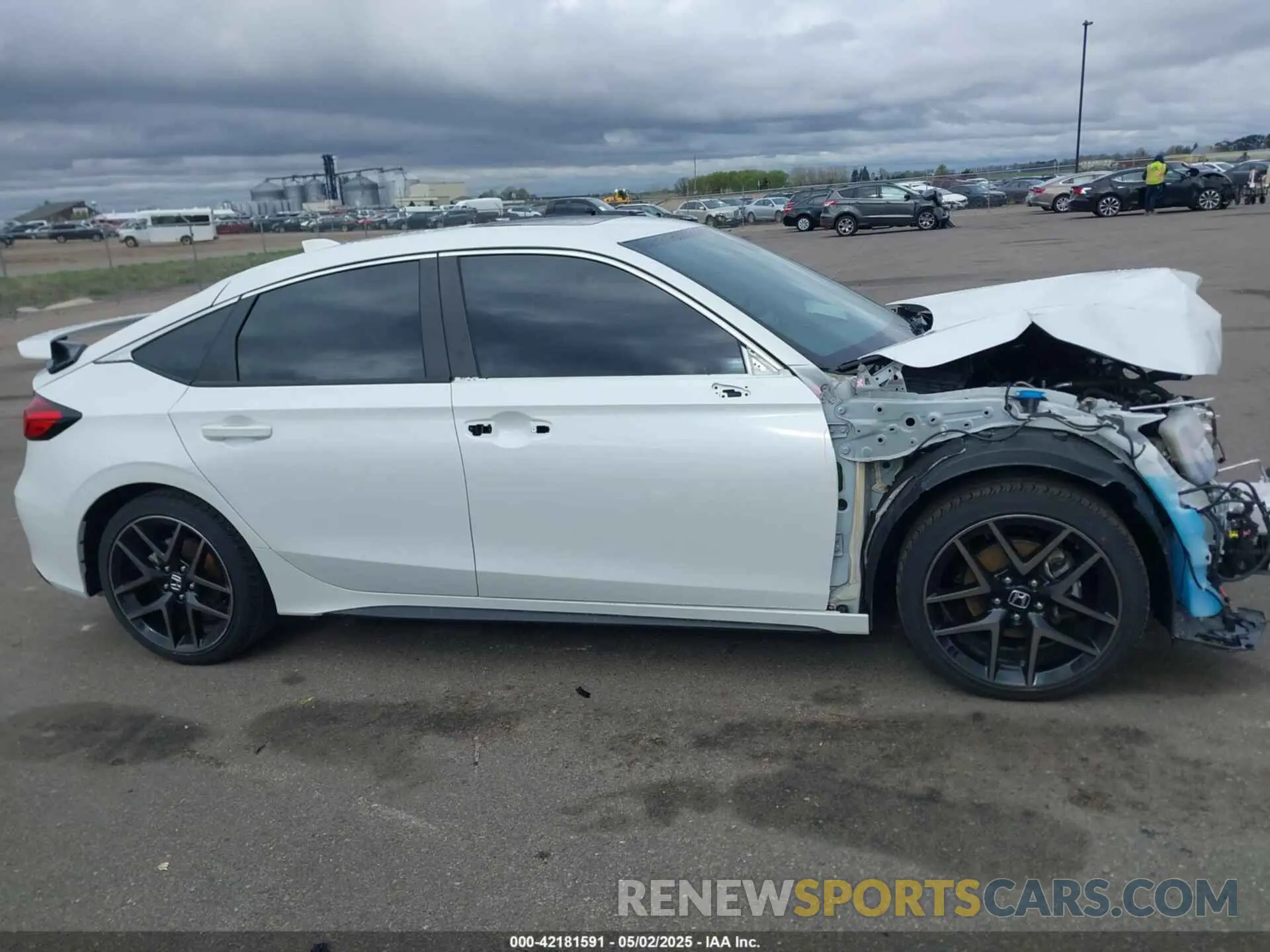 13 Photograph of a damaged car 19XFL1H87PE002914 HONDA CIVIC 2023