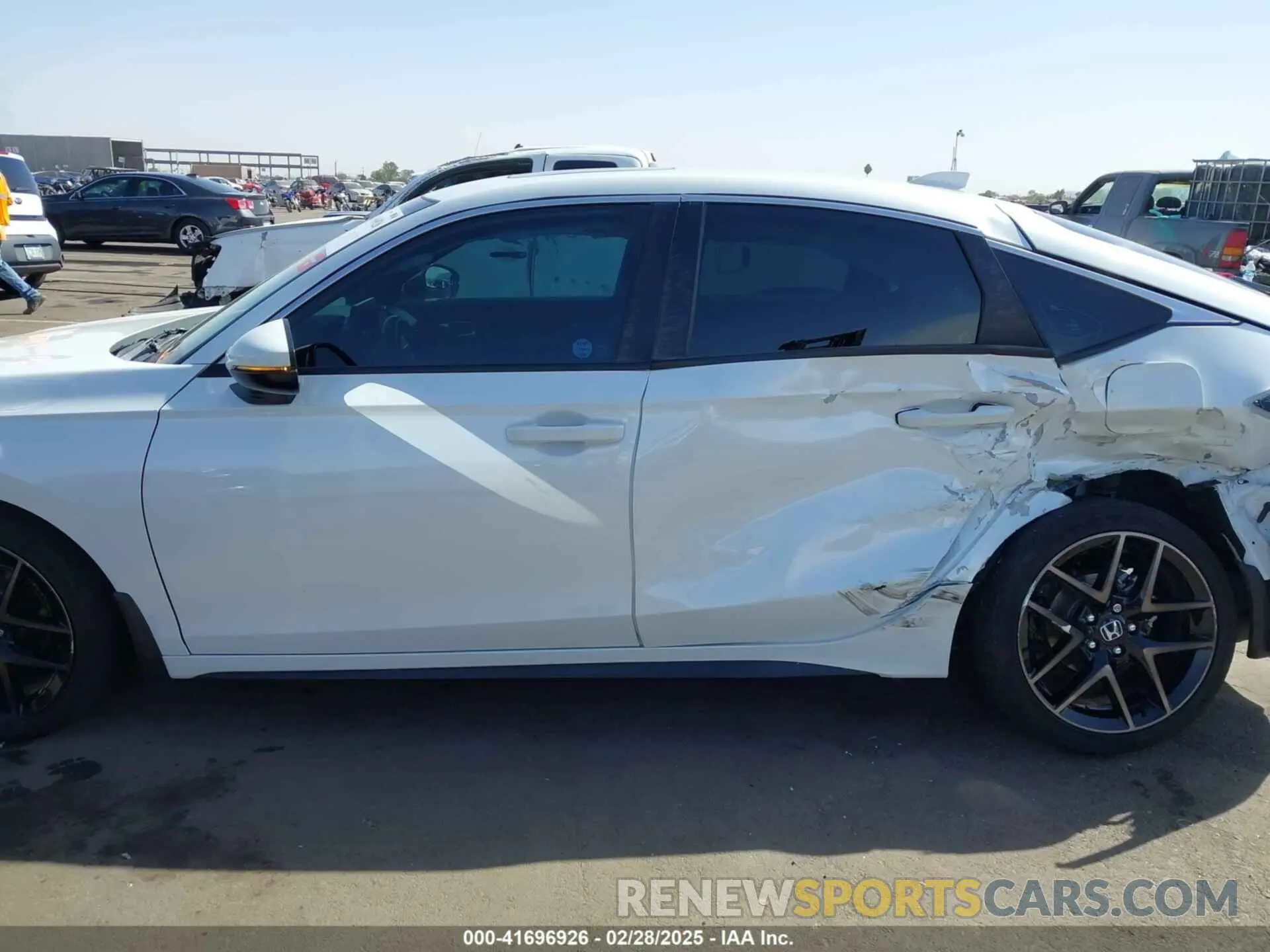13 Photograph of a damaged car 19XFL1H8XPE001868 HONDA CIVIC 2023