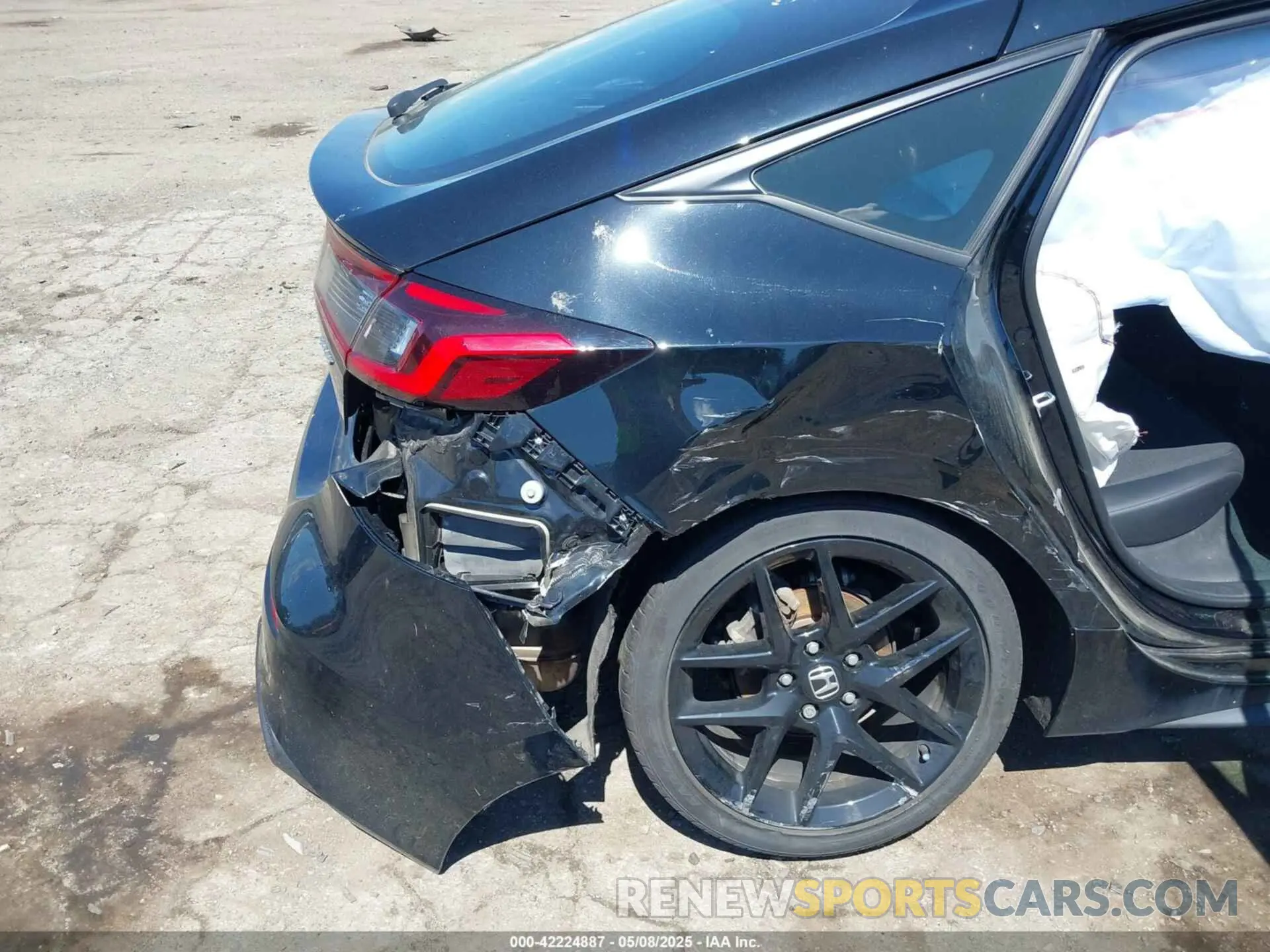 19 Photograph of a damaged car 19XFL2H84PE000950 HONDA CIVIC 2023