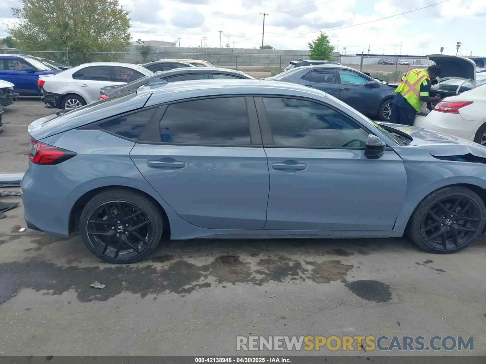 14 Photograph of a damaged car 19XFL2H84PE010295 HONDA CIVIC 2023