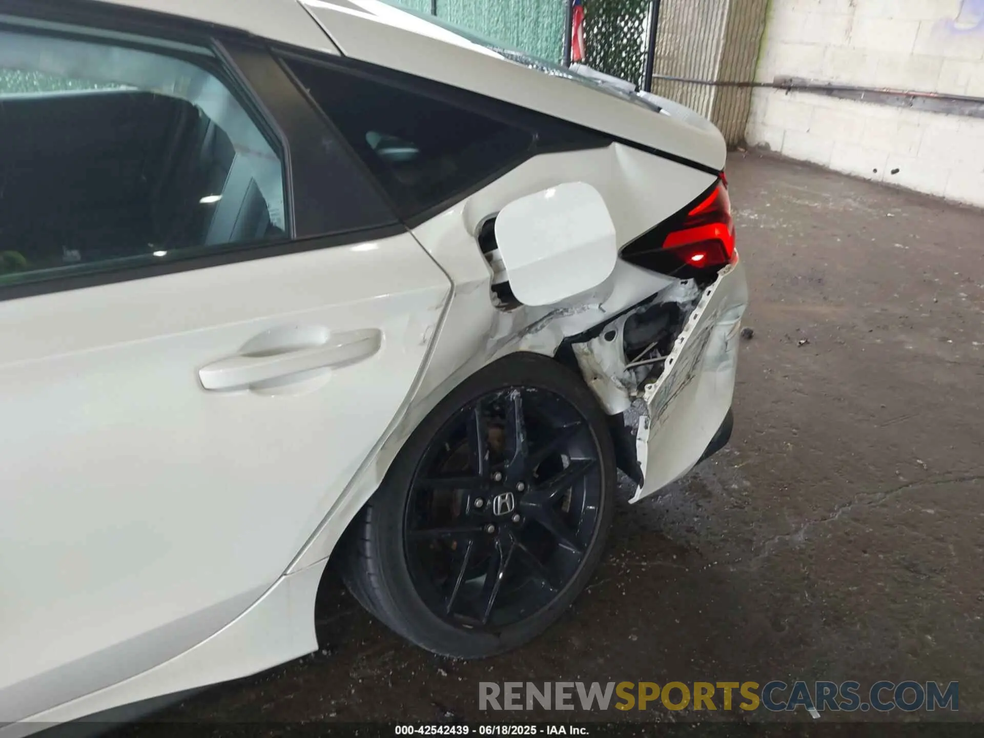 6 Photograph of a damaged car 19XFL2H84PE022219 HONDA CIVIC 2023