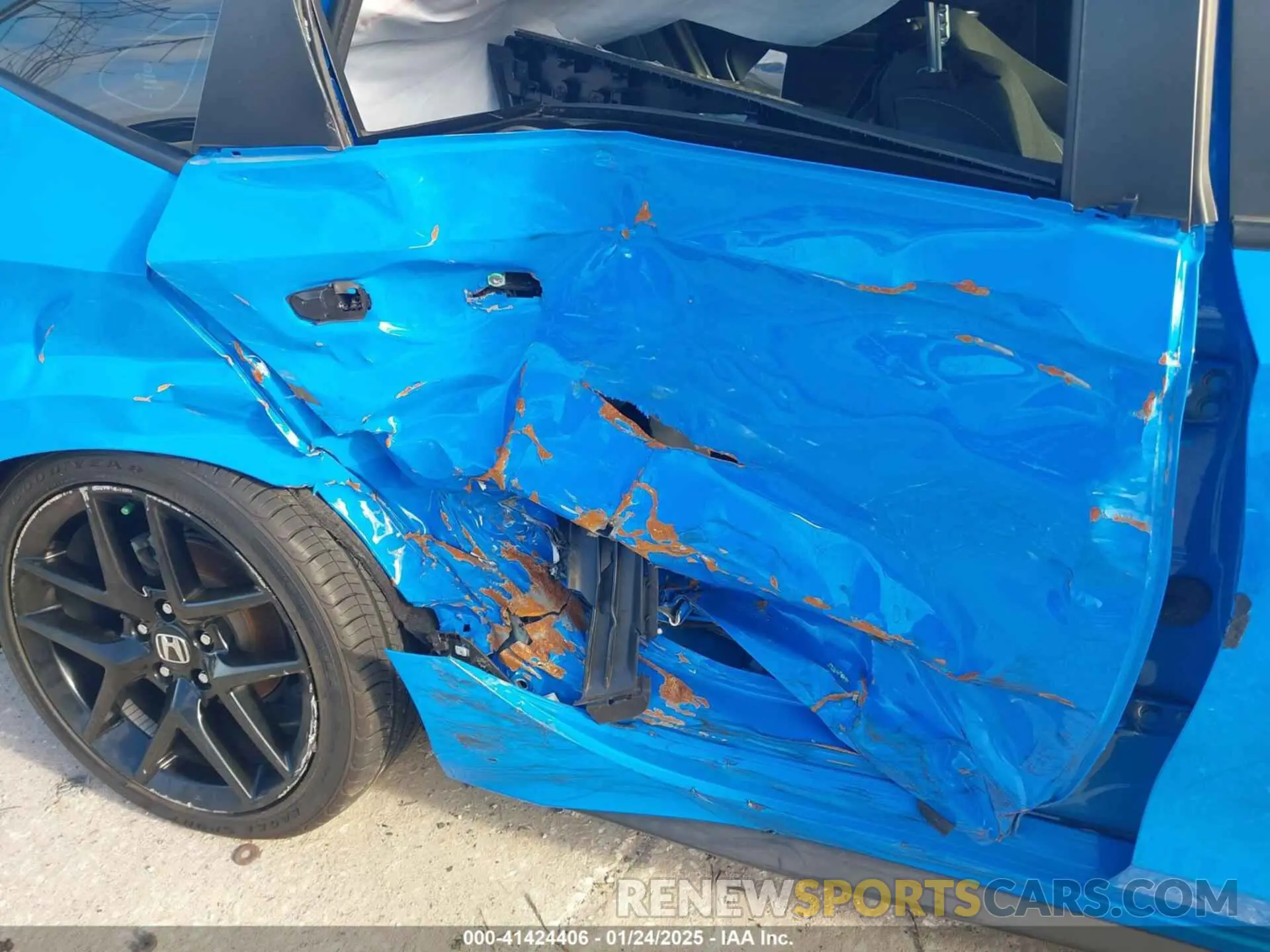 19 Photograph of a damaged car 19XFL2H85PE006840 HONDA CIVIC 2023