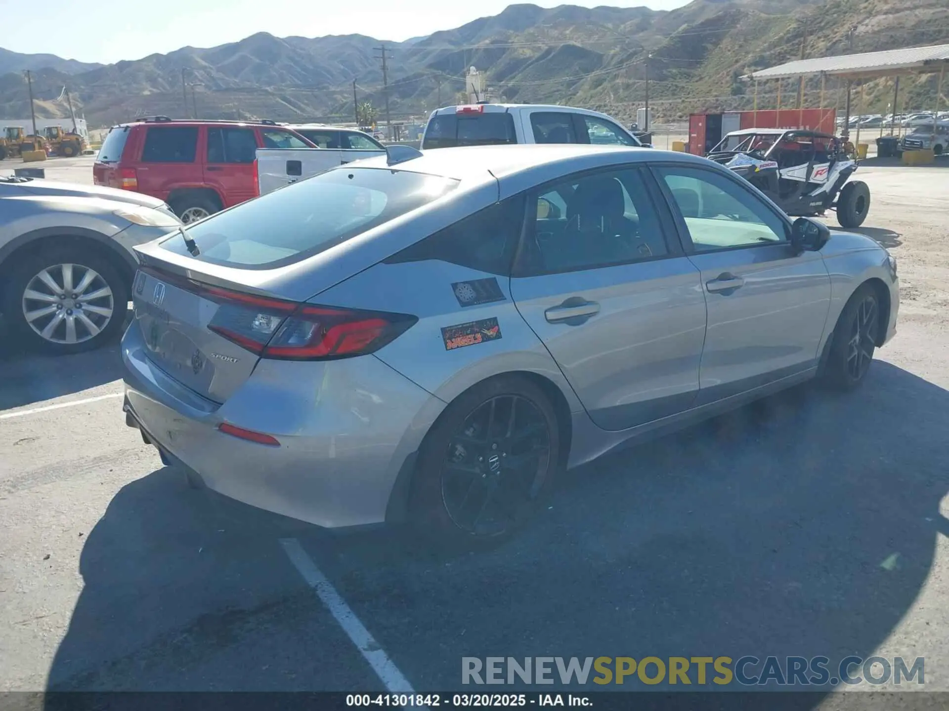 4 Photograph of a damaged car 19XFL2H86PE002828 HONDA CIVIC 2023