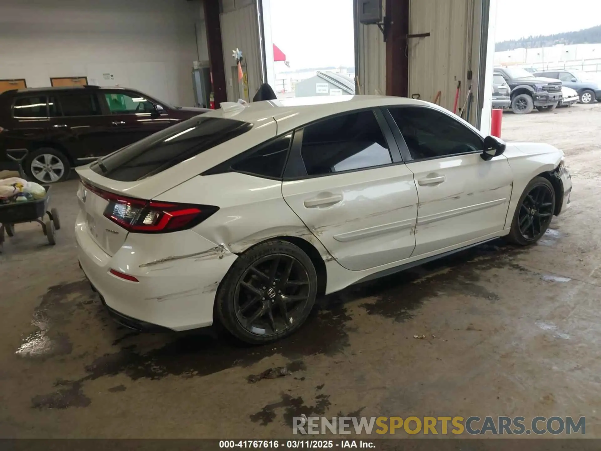 4 Photograph of a damaged car 19XFL2H87PE002255 HONDA CIVIC 2023