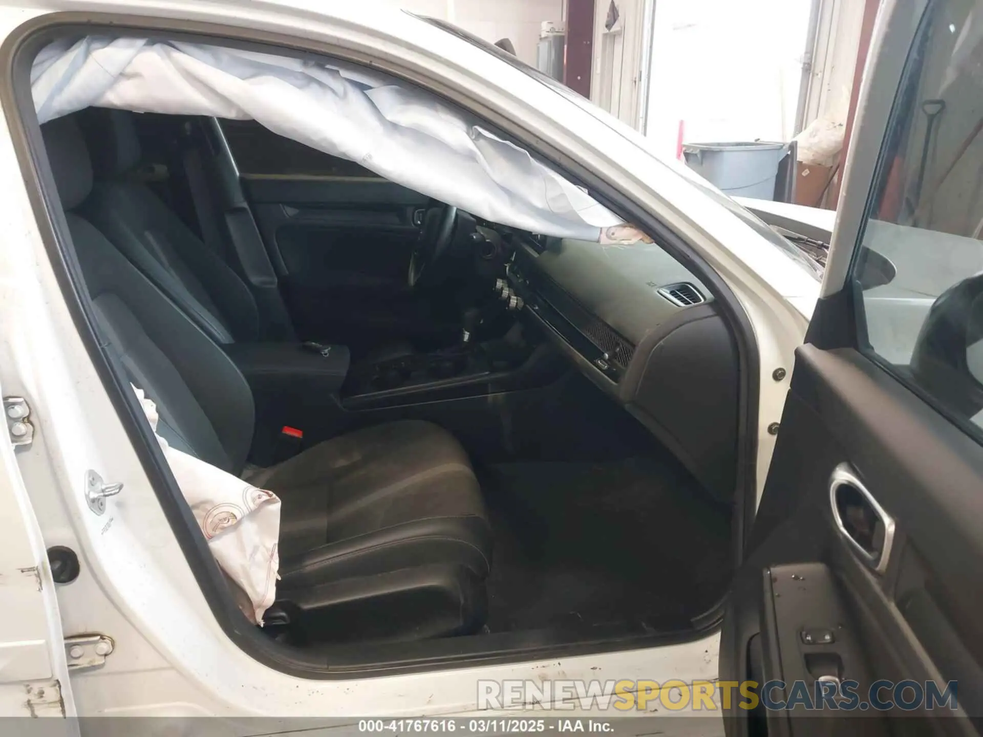 5 Photograph of a damaged car 19XFL2H87PE002255 HONDA CIVIC 2023