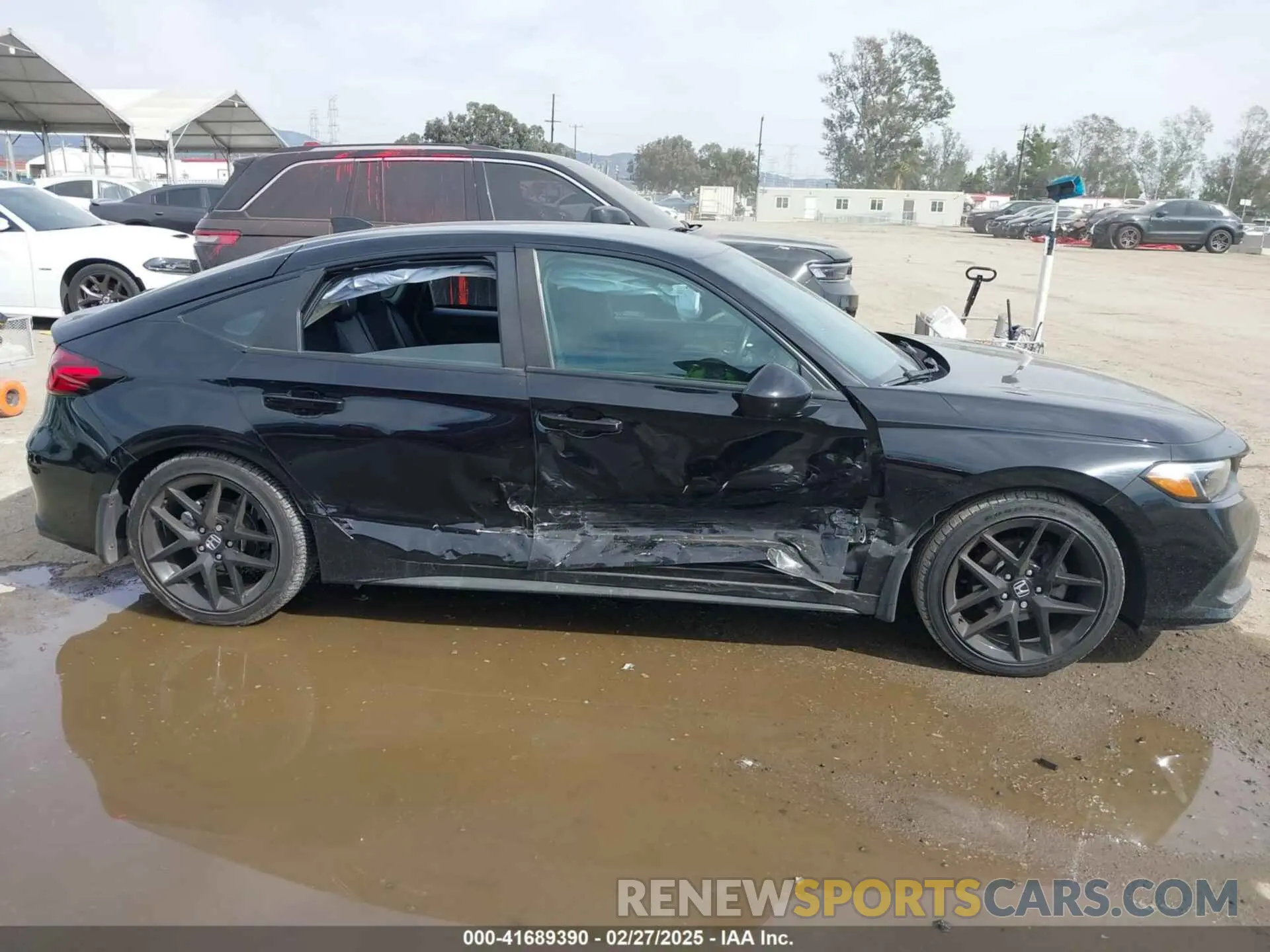 13 Photograph of a damaged car 19XFL2H89PE001737 HONDA CIVIC 2023