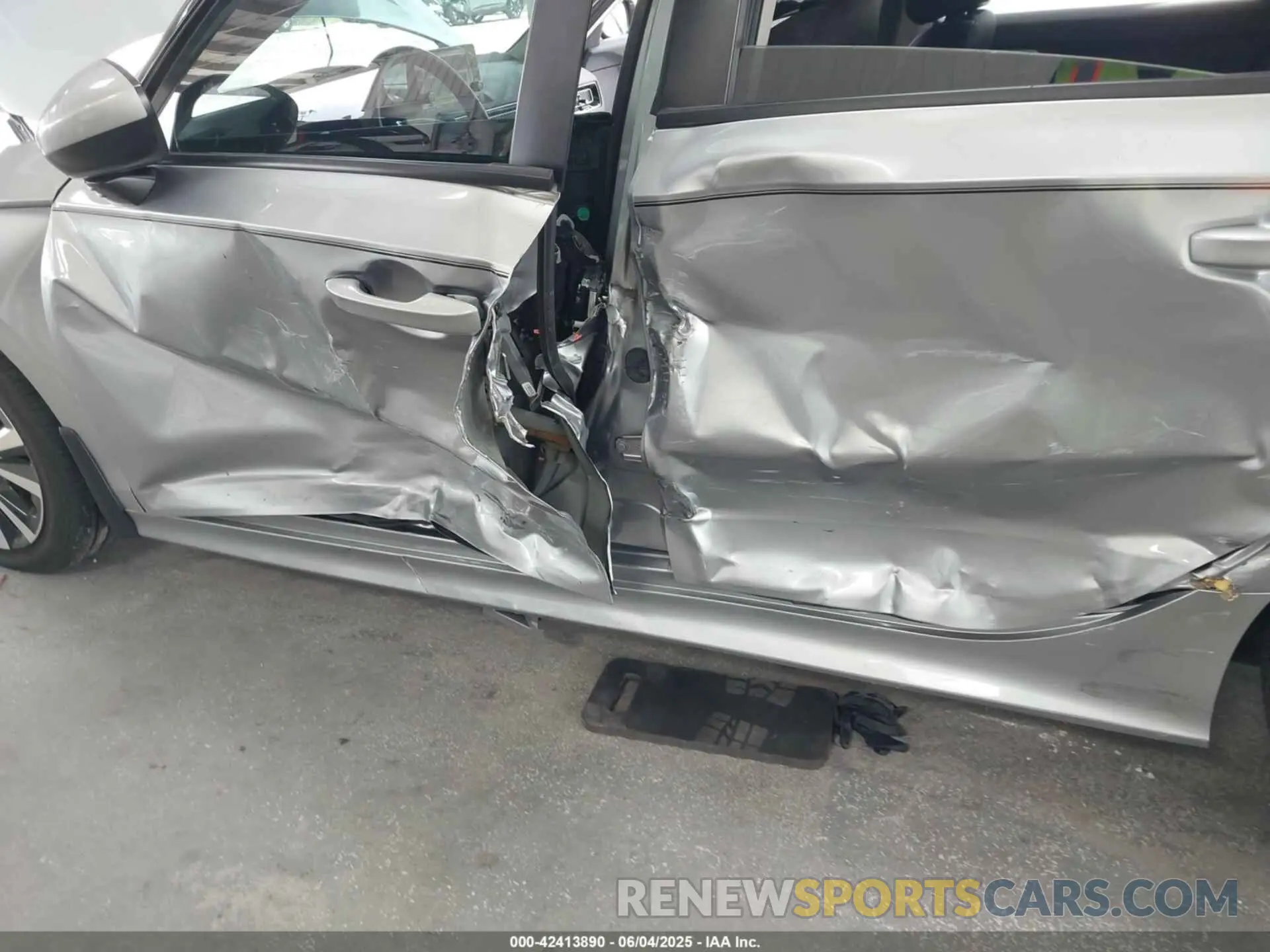 6 Photograph of a damaged car 2HGFE1F74PH321178 HONDA CIVIC 2023