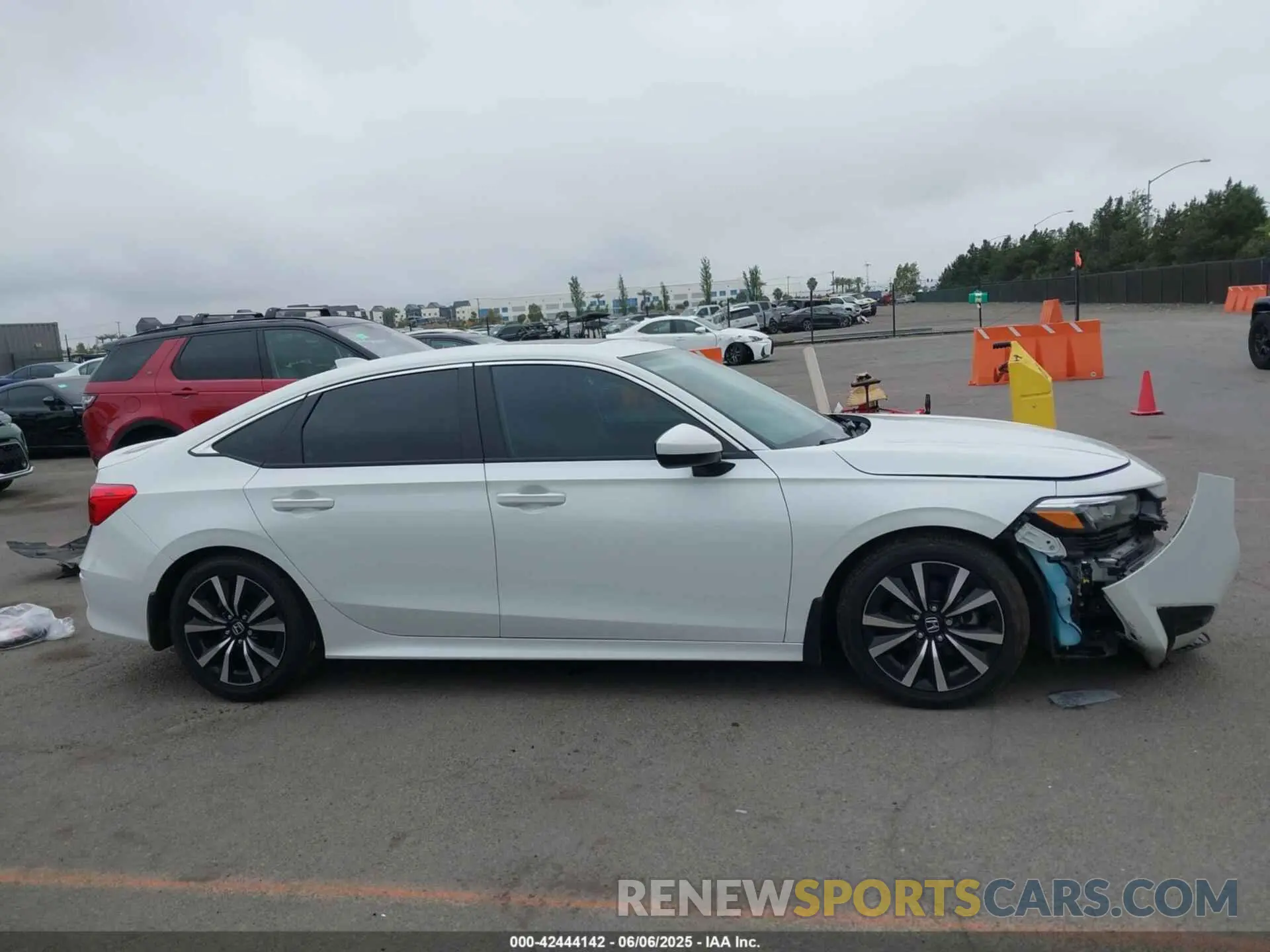 13 Photograph of a damaged car 2HGFE1F76PH308917 HONDA CIVIC 2023