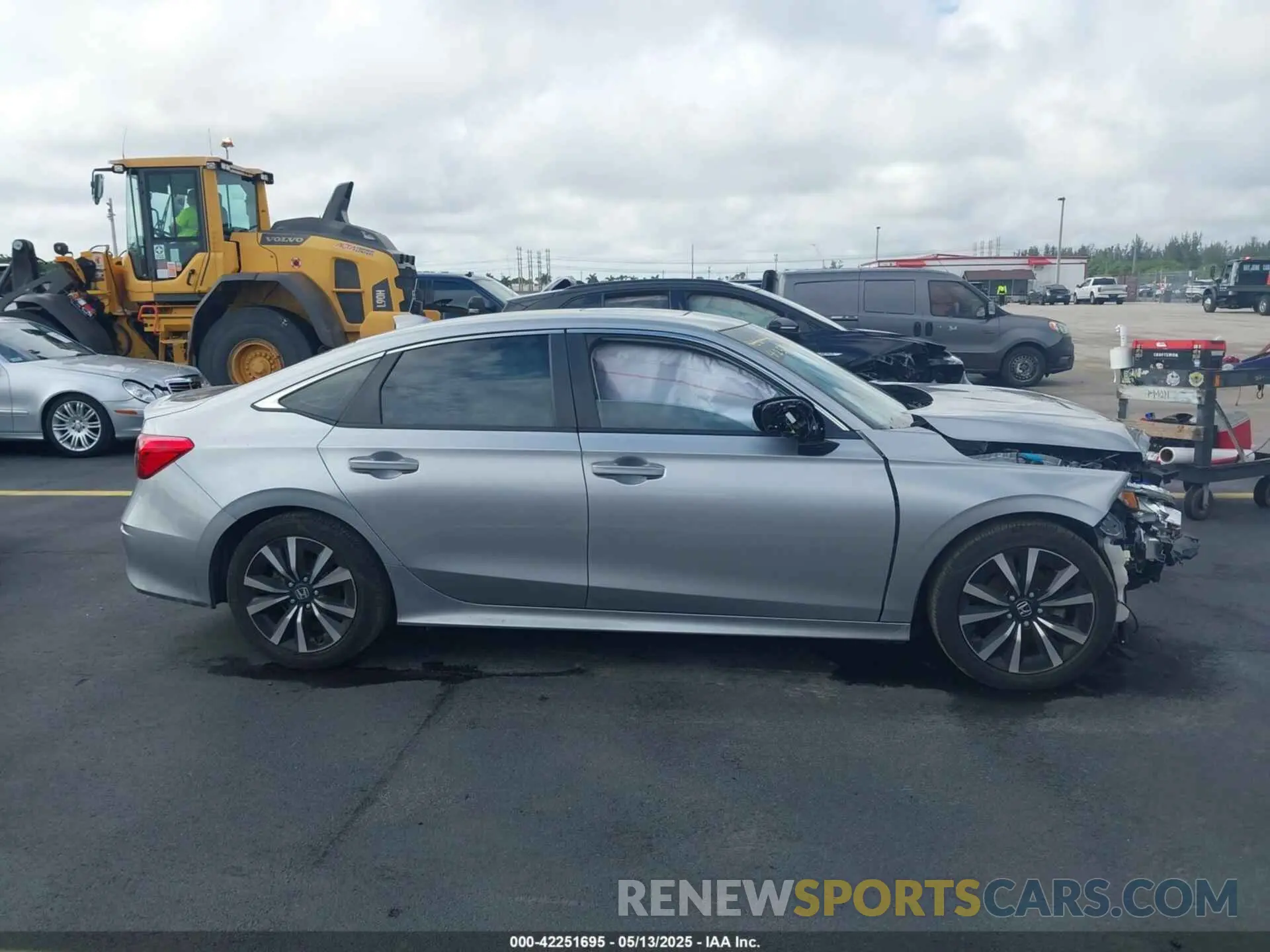 13 Photograph of a damaged car 2HGFE1F79PH303727 HONDA CIVIC 2023