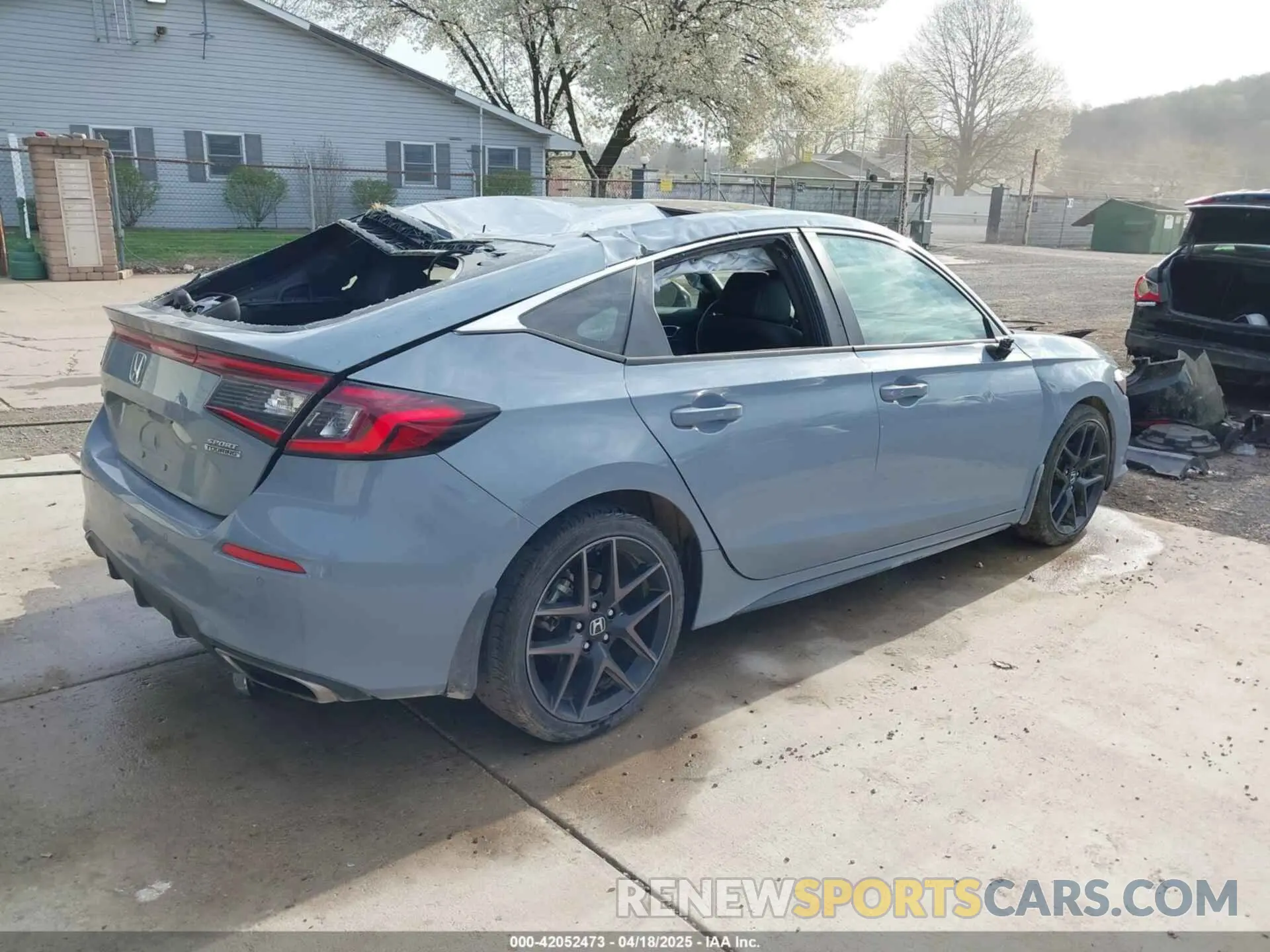 4 Photograph of a damaged car 19XFL1G85RE004486 HONDA CIVIC 2024