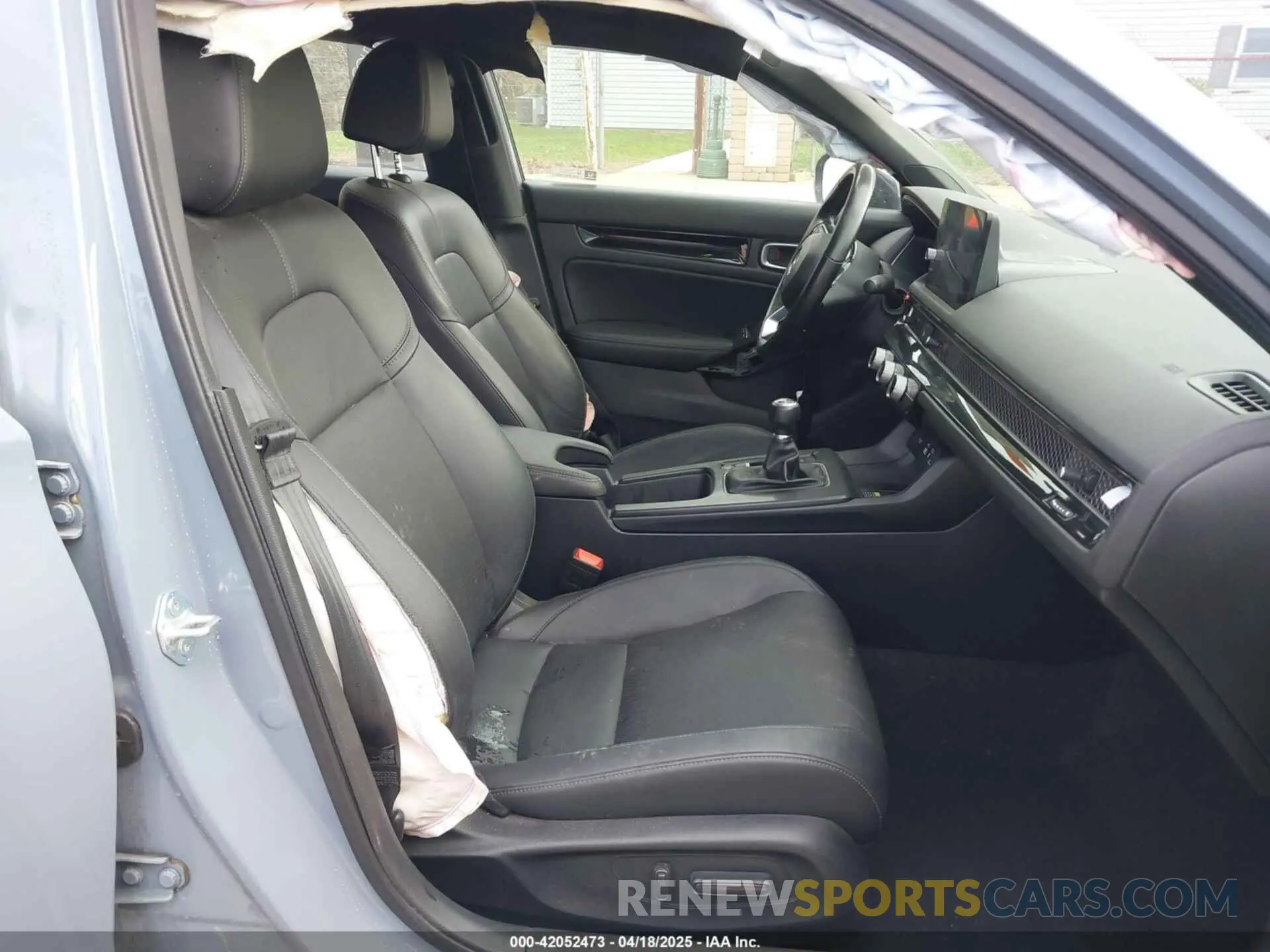 5 Photograph of a damaged car 19XFL1G85RE004486 HONDA CIVIC 2024