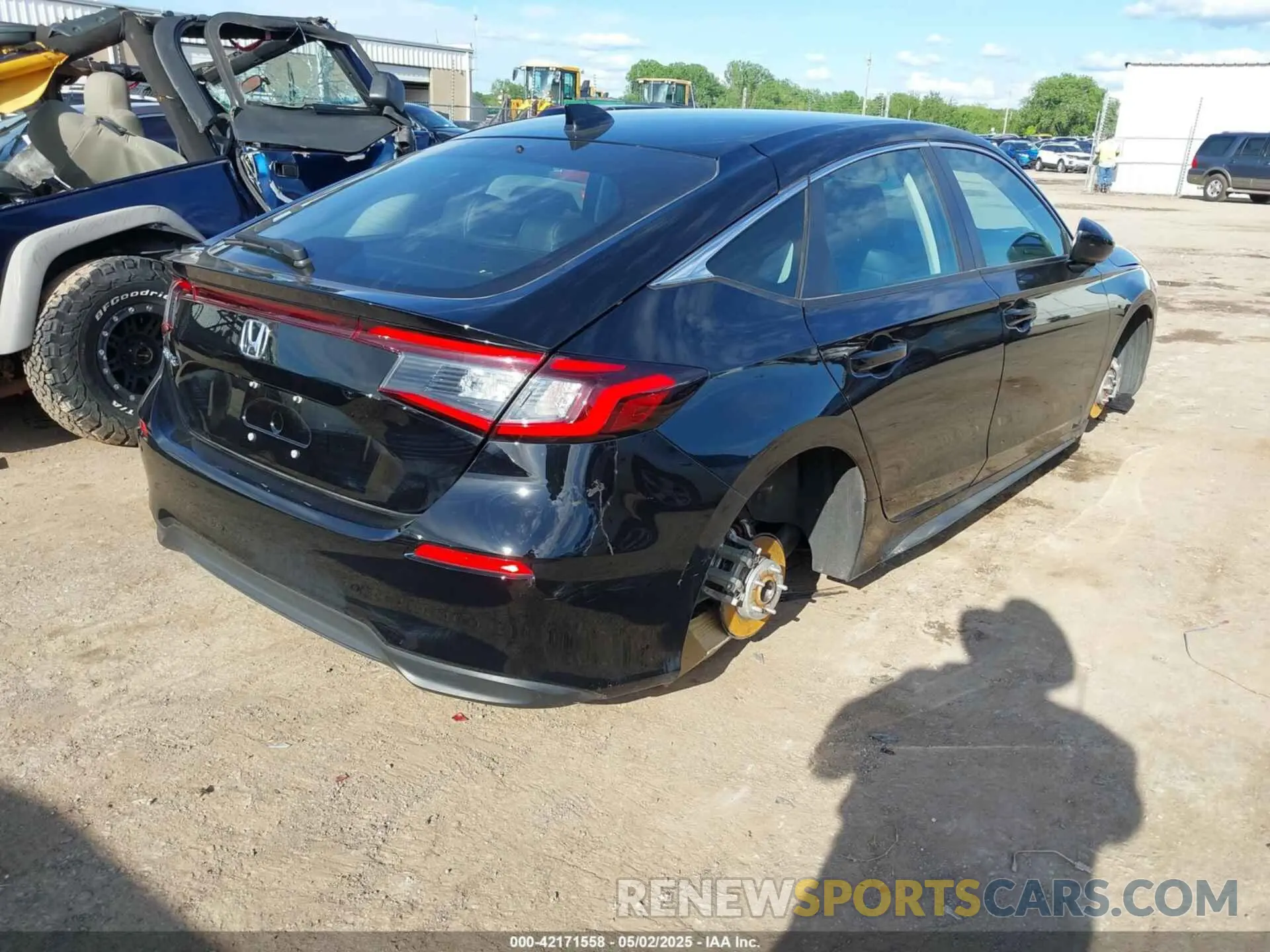 4 Photograph of a damaged car 19XFL1H70RE029348 HONDA CIVIC 2024