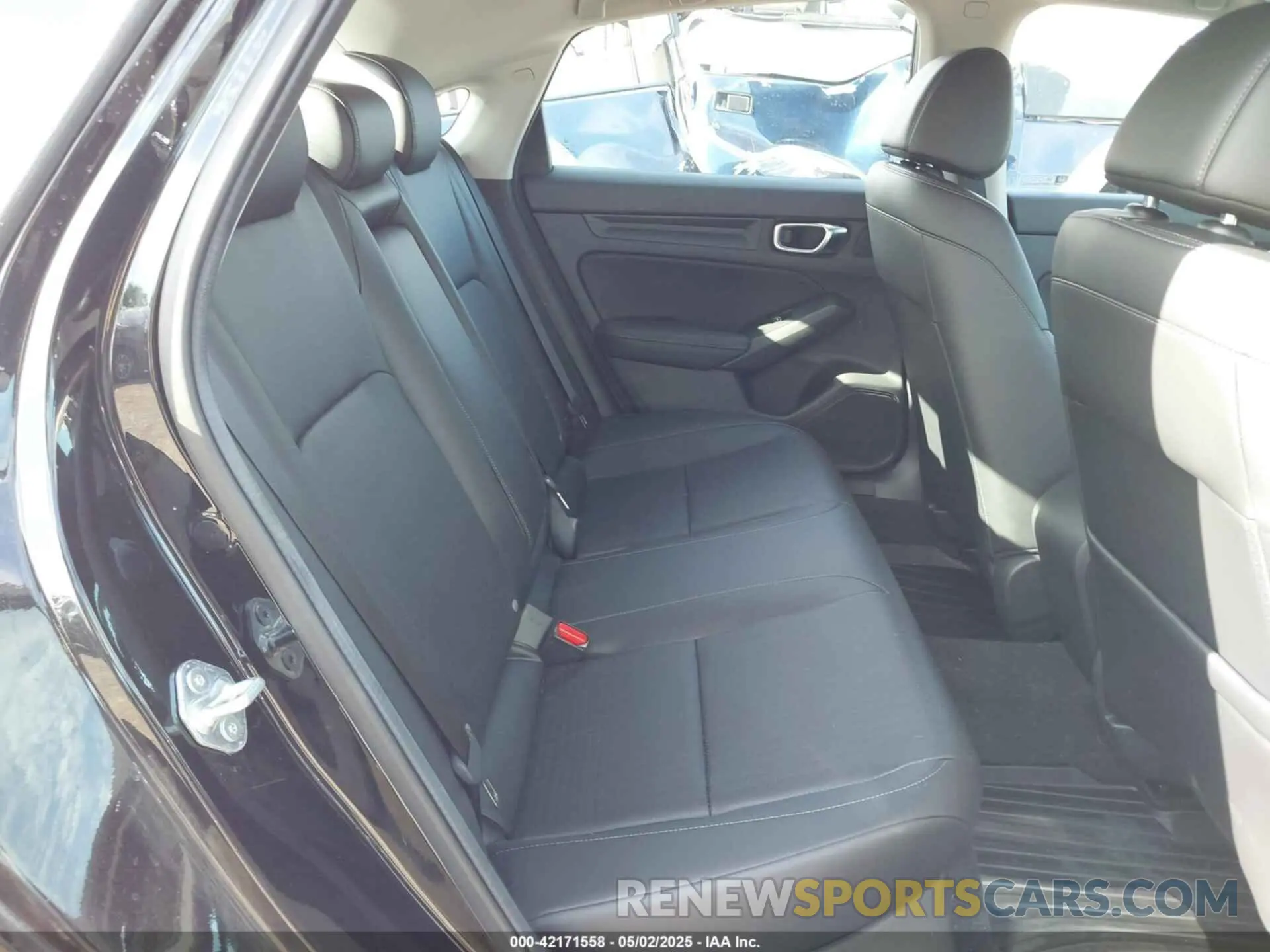 8 Photograph of a damaged car 19XFL1H70RE029348 HONDA CIVIC 2024