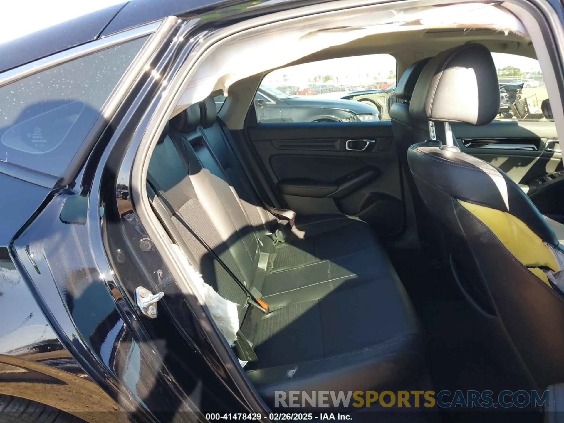 8 Photograph of a damaged car 19XFL1H72RE014947 HONDA CIVIC 2024
