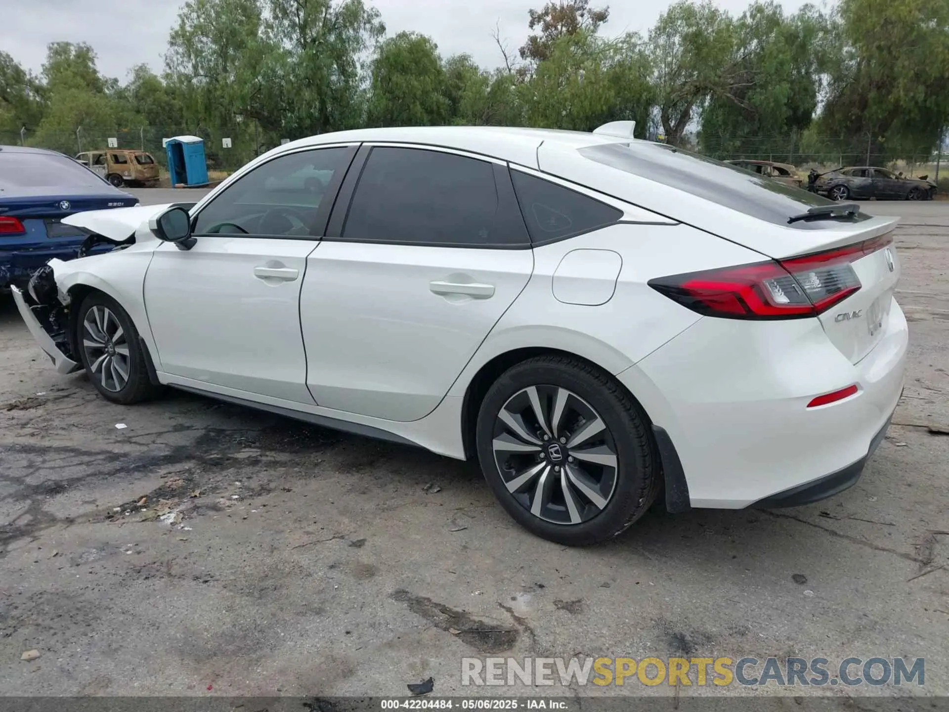 3 Photograph of a damaged car 19XFL1H73RE003908 HONDA CIVIC 2024