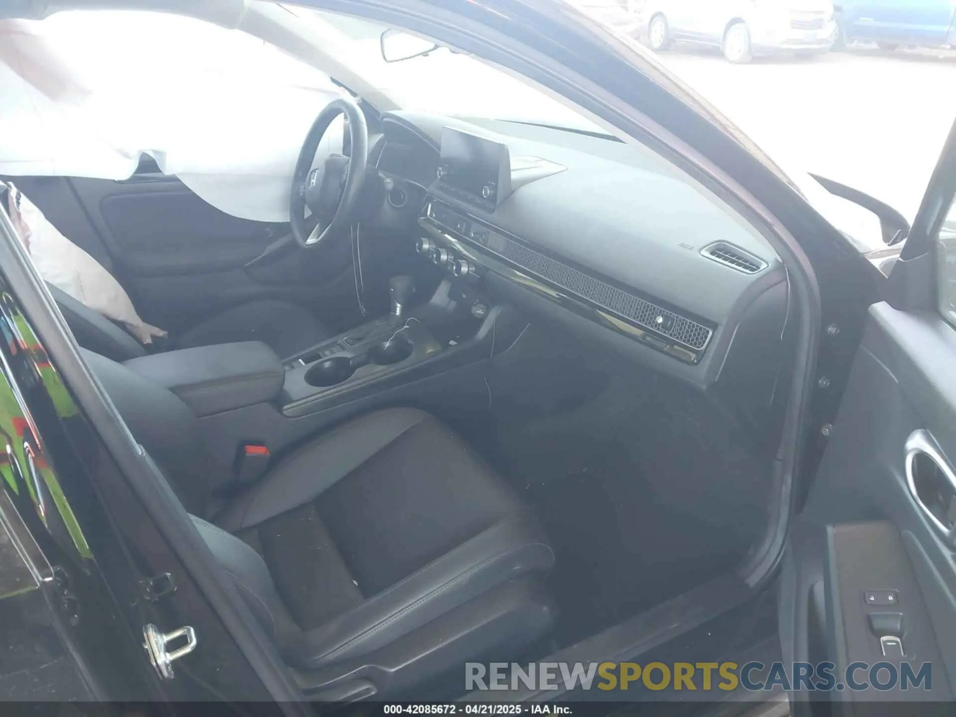 5 Photograph of a damaged car 19XFL1H73RE008252 HONDA CIVIC 2024