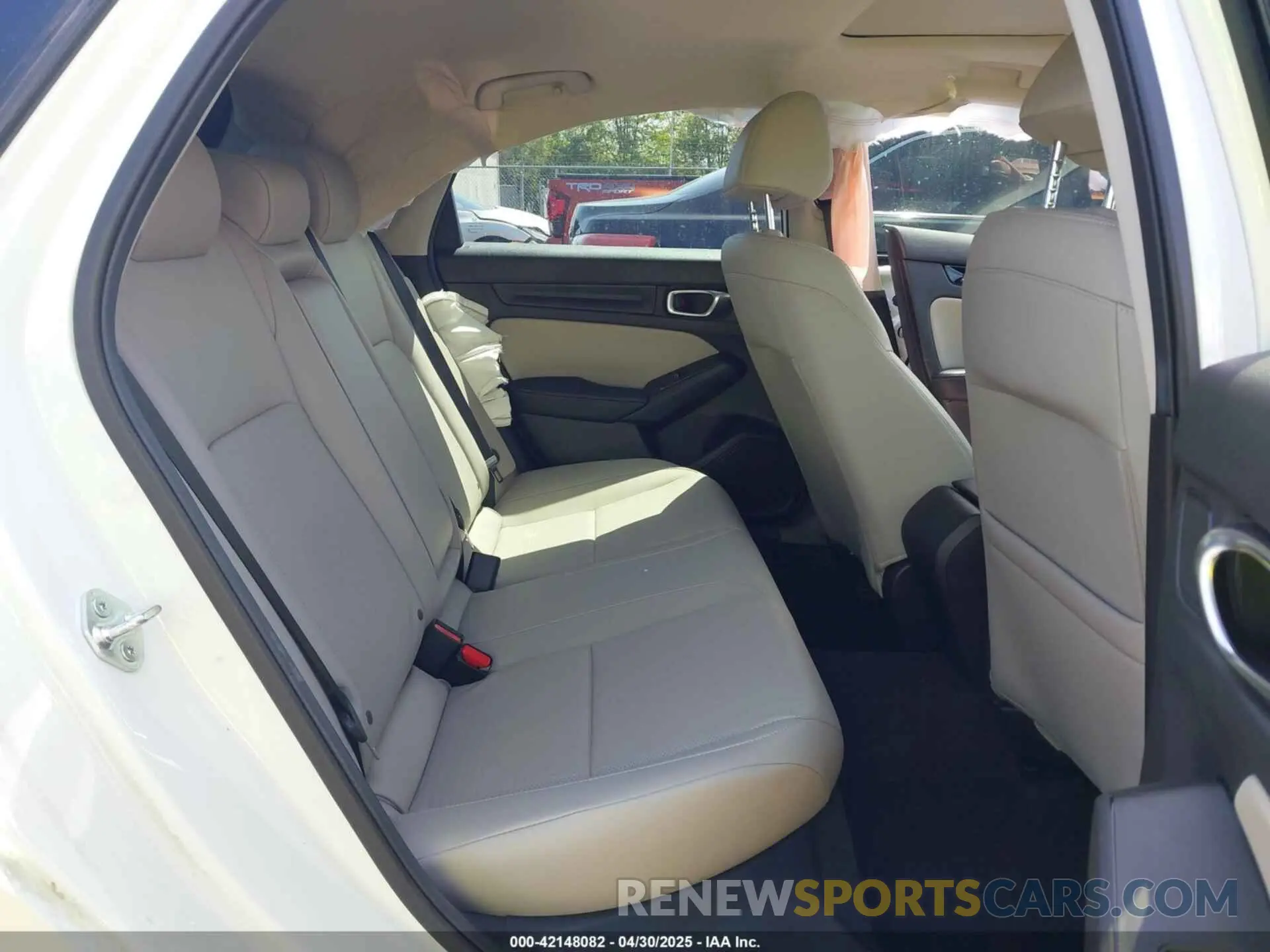 8 Photograph of a damaged car 19XFL1H73RE017291 HONDA CIVIC 2024