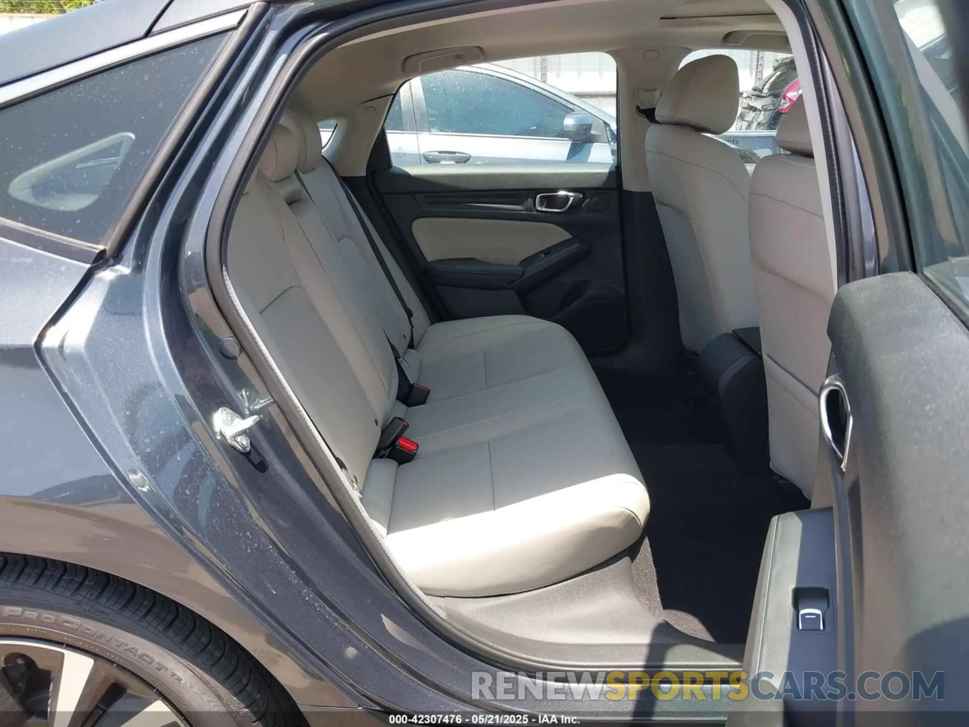 8 Photograph of a damaged car 19XFL1H73RE029926 HONDA CIVIC 2024