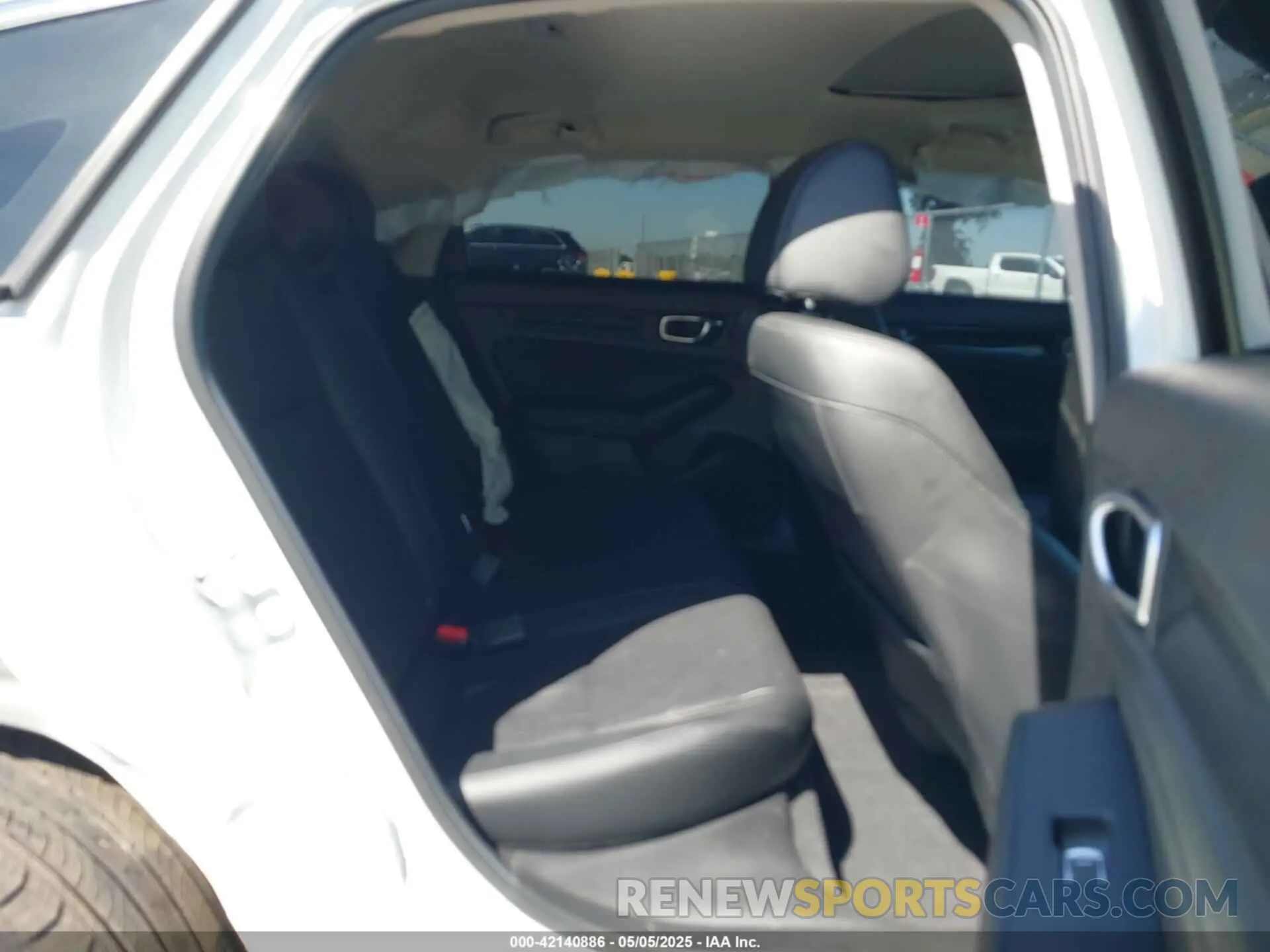 8 Photograph of a damaged car 19XFL1H74RE007787 HONDA CIVIC 2024