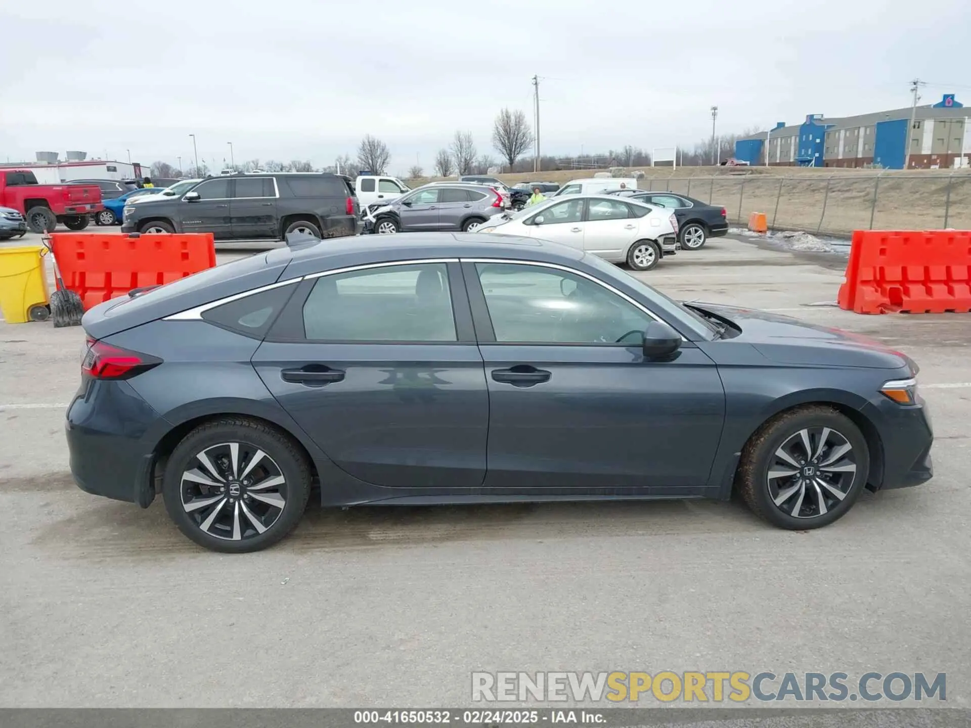 13 Photograph of a damaged car 19XFL1H77RE032697 HONDA CIVIC 2024
