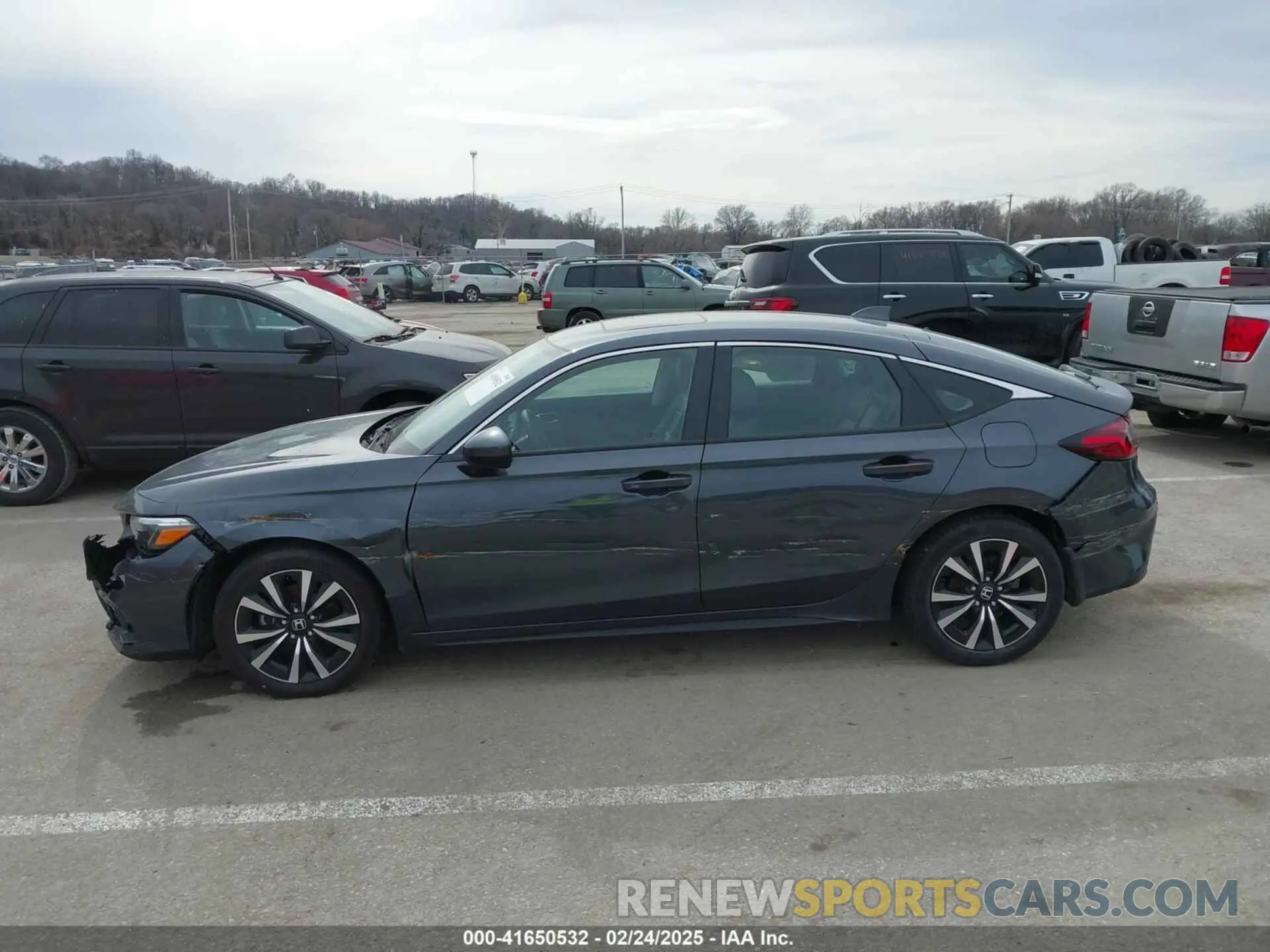 14 Photograph of a damaged car 19XFL1H77RE032697 HONDA CIVIC 2024
