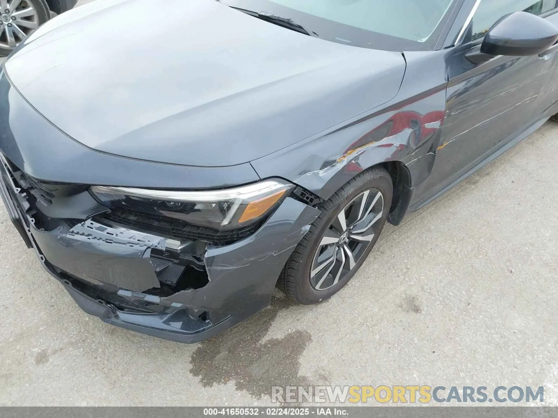 17 Photograph of a damaged car 19XFL1H77RE032697 HONDA CIVIC 2024