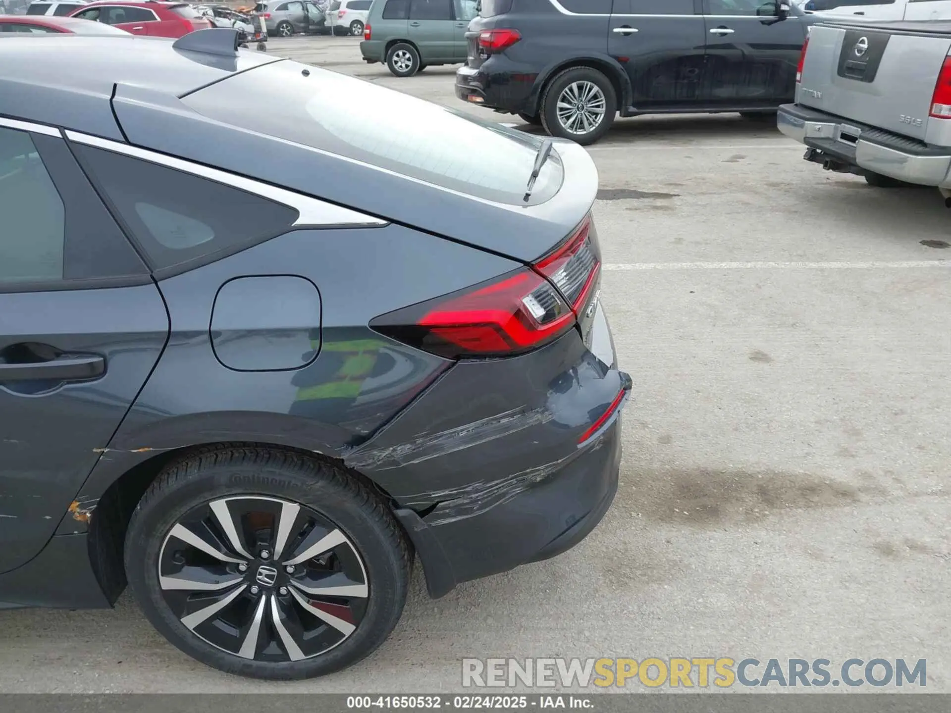 19 Photograph of a damaged car 19XFL1H77RE032697 HONDA CIVIC 2024