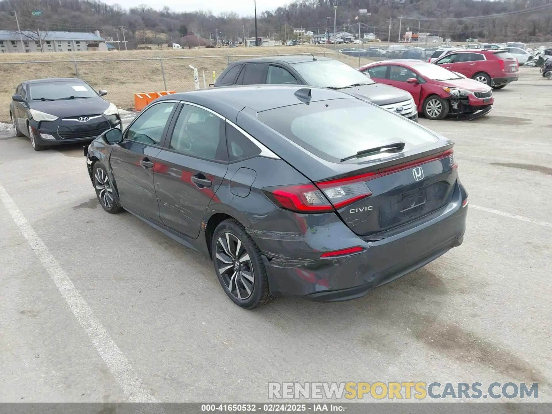 3 Photograph of a damaged car 19XFL1H77RE032697 HONDA CIVIC 2024