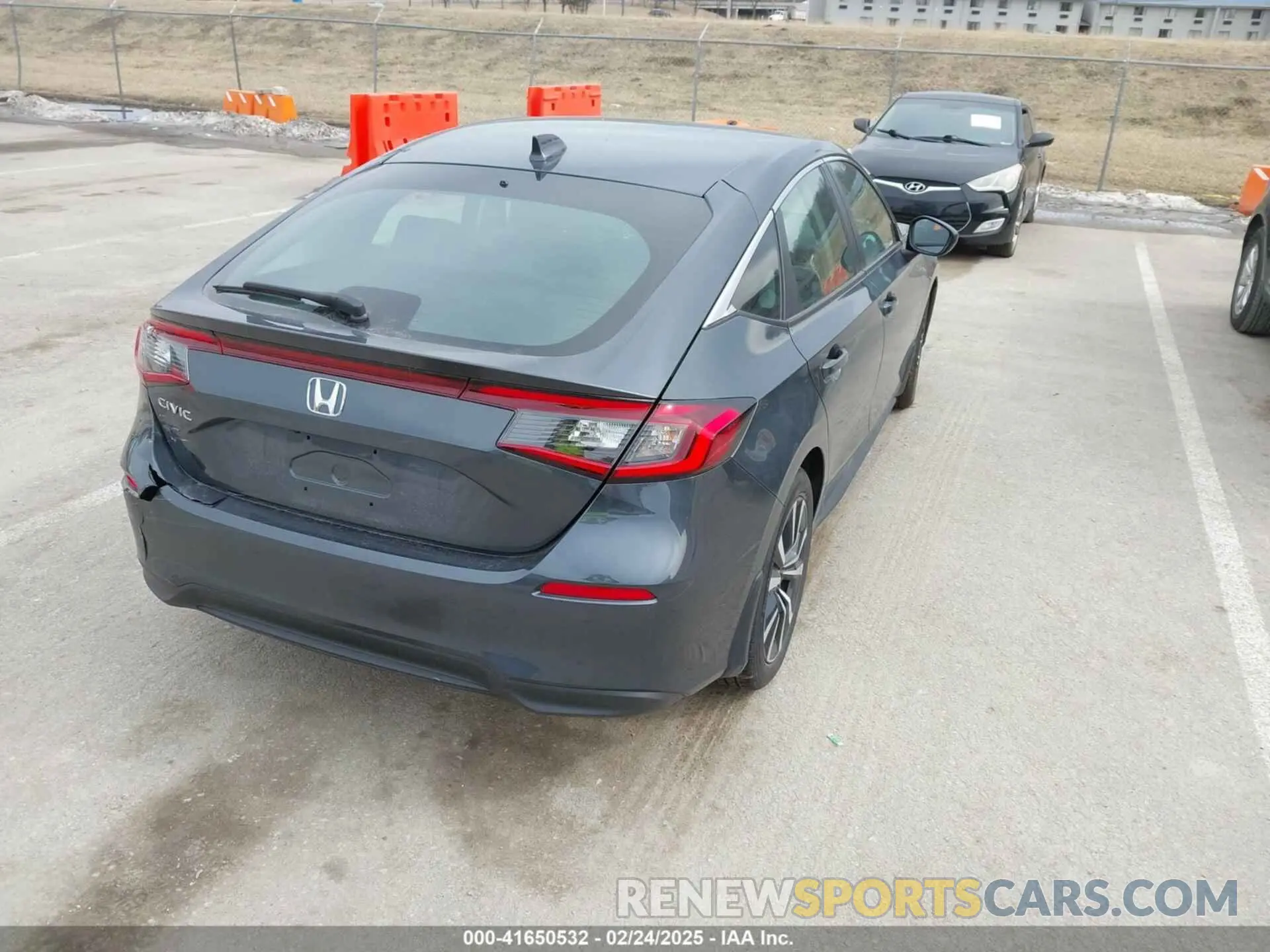 4 Photograph of a damaged car 19XFL1H77RE032697 HONDA CIVIC 2024