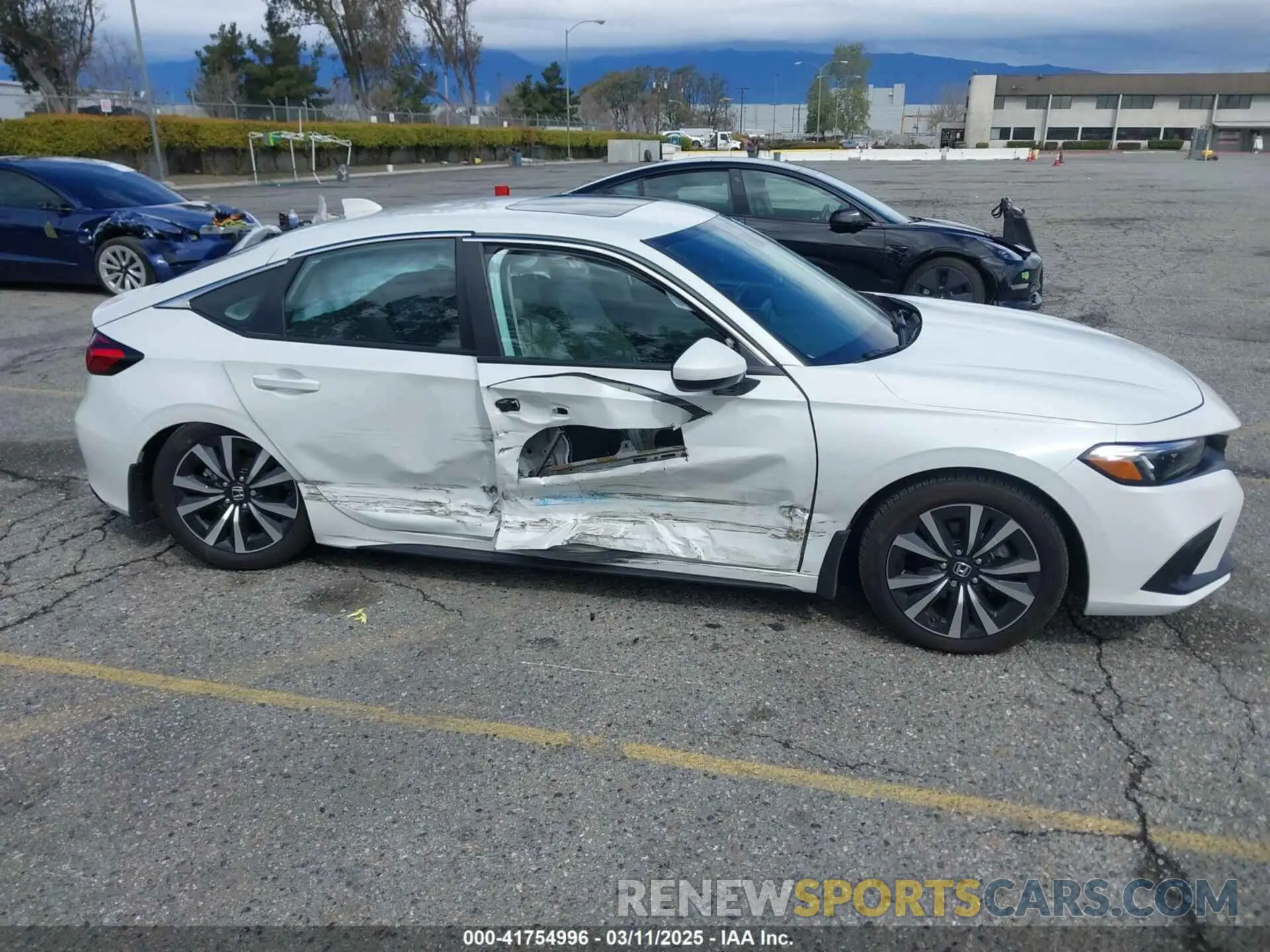 13 Photograph of a damaged car 19XFL1H78RE010689 HONDA CIVIC 2024