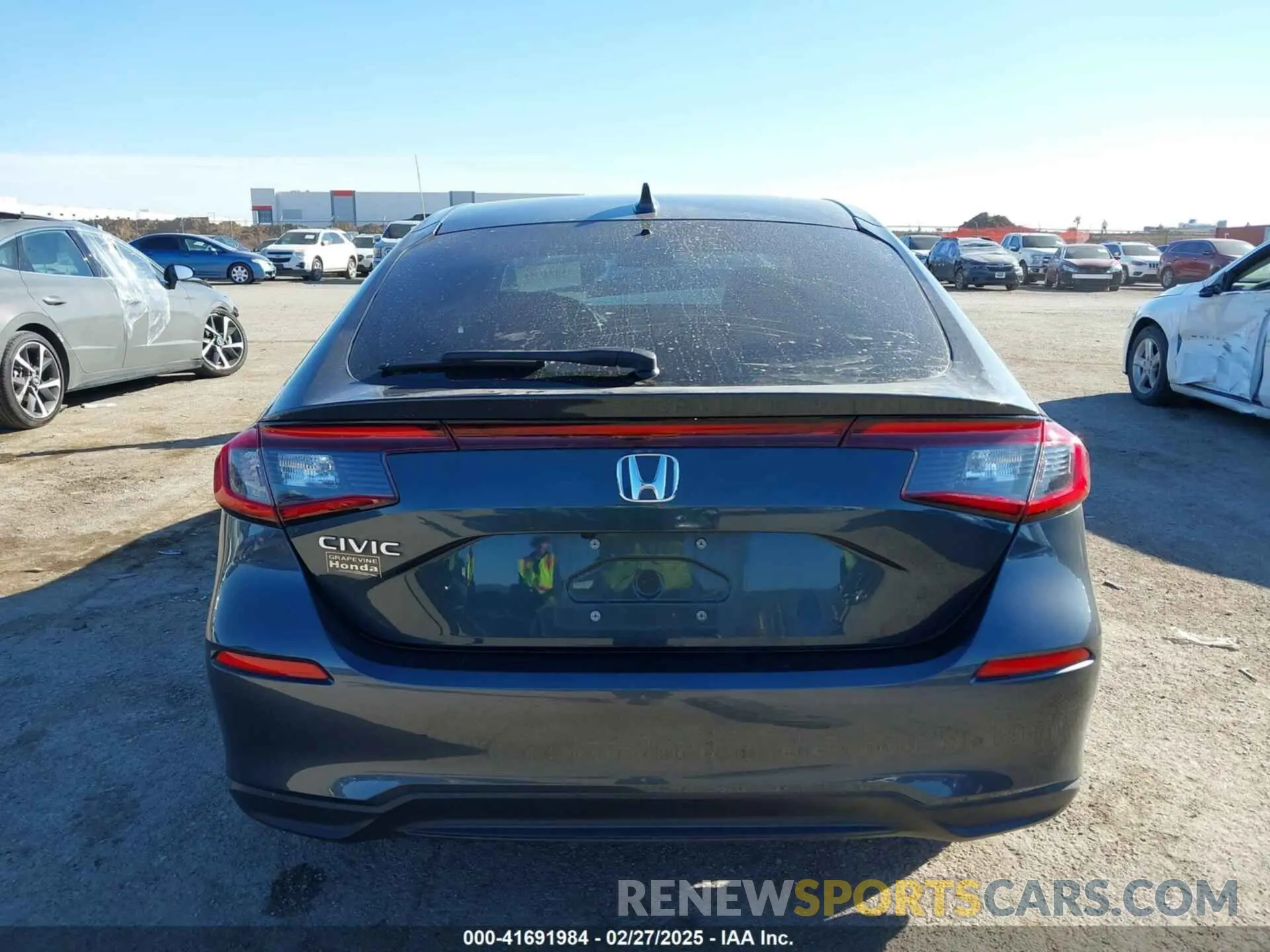 17 Photograph of a damaged car 19XFL1H79RE002343 HONDA CIVIC 2024