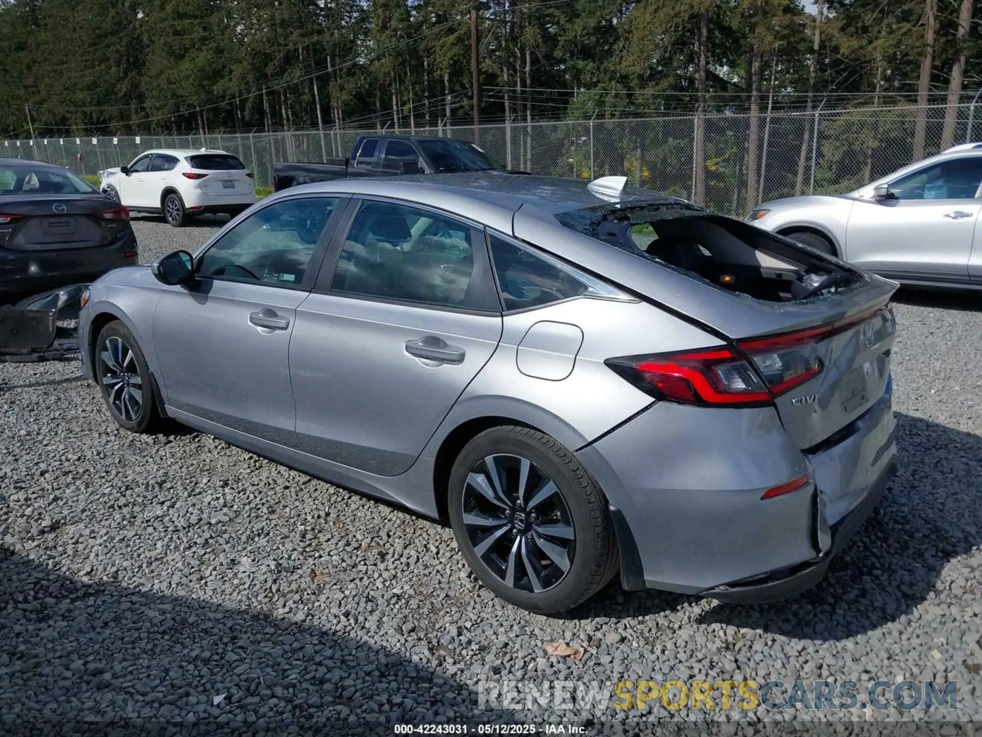 3 Photograph of a damaged car 19XFL1H79RE008871 HONDA CIVIC 2024