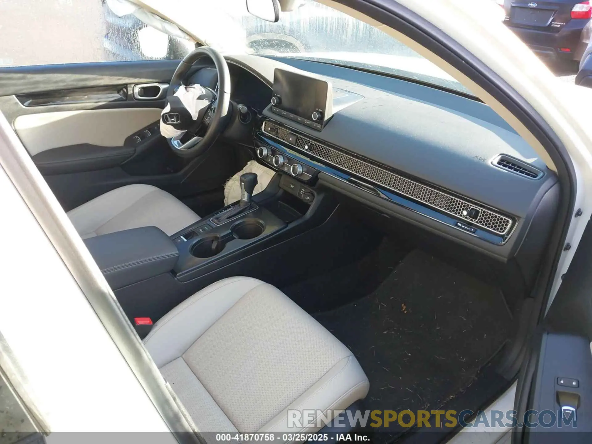 5 Photograph of a damaged car 19XFL1H79RE010684 HONDA CIVIC 2024