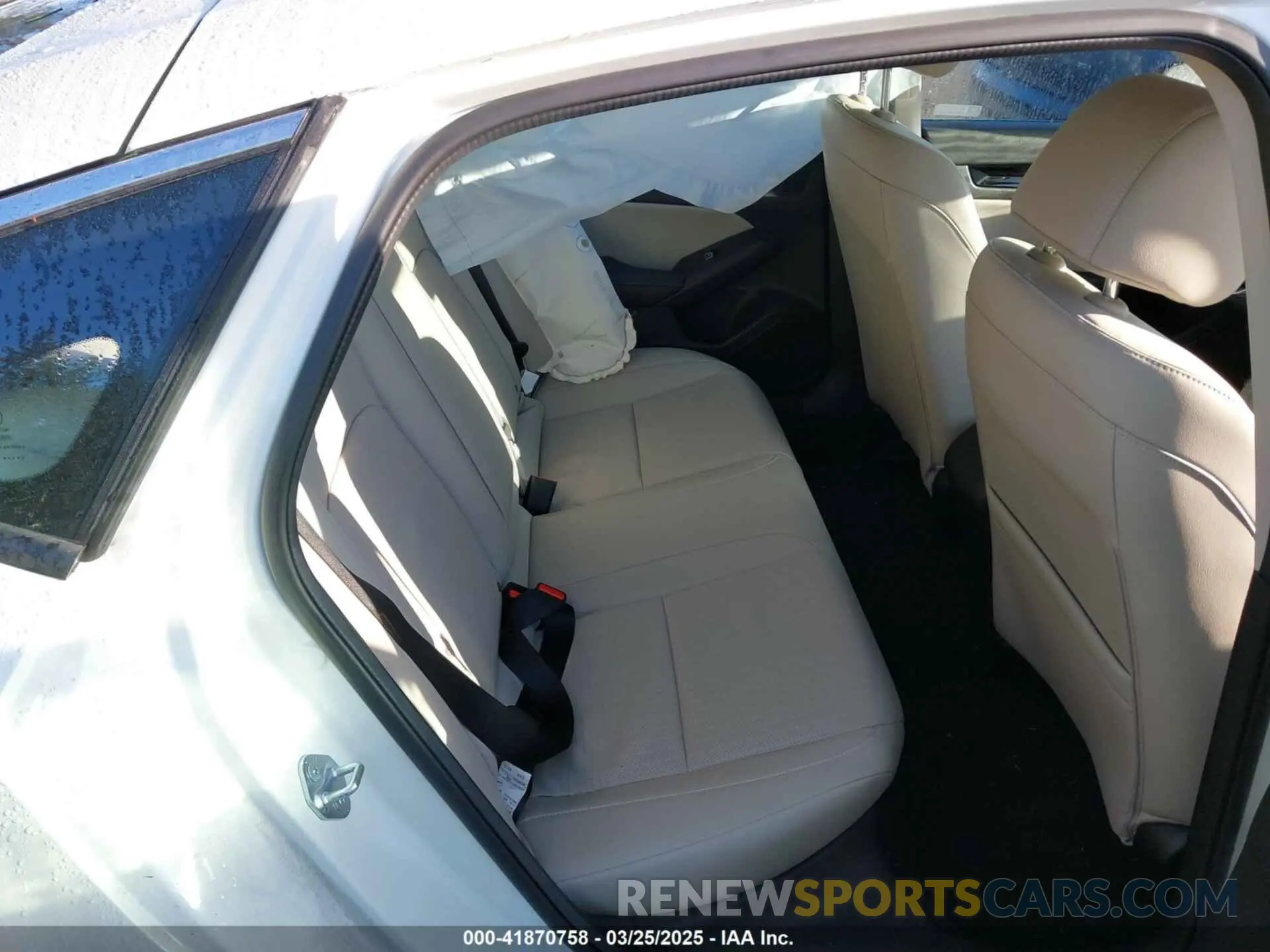 8 Photograph of a damaged car 19XFL1H79RE010684 HONDA CIVIC 2024