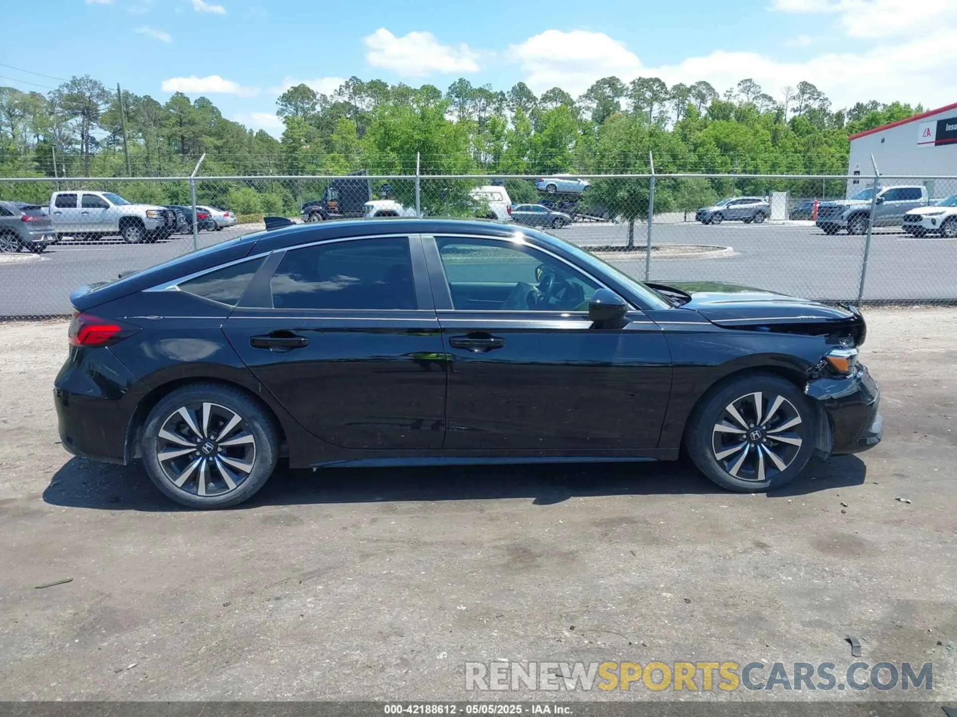 13 Photograph of a damaged car 19XFL1H7XRE001346 HONDA CIVIC 2024